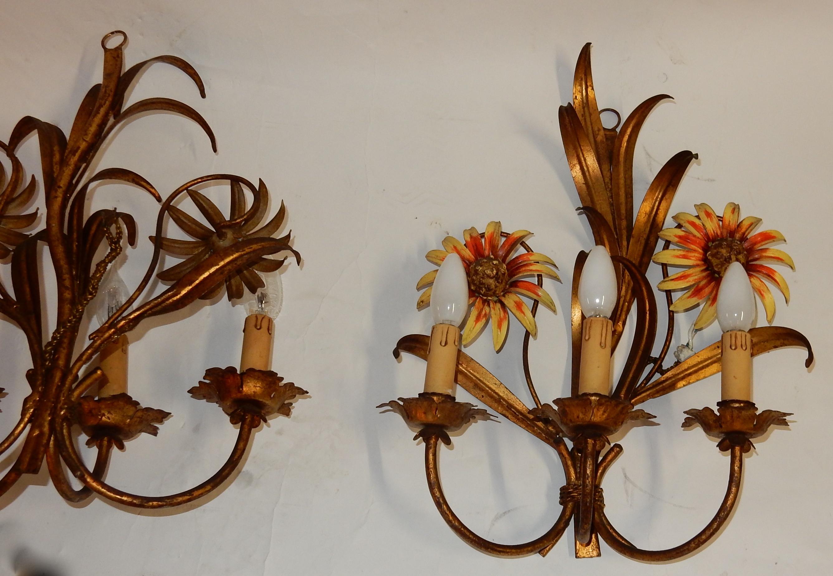 1970 Pair of Painted Metal Sconces with Sunflower Decor 3 Arms of Light In Good Condition For Sale In Paris, FR