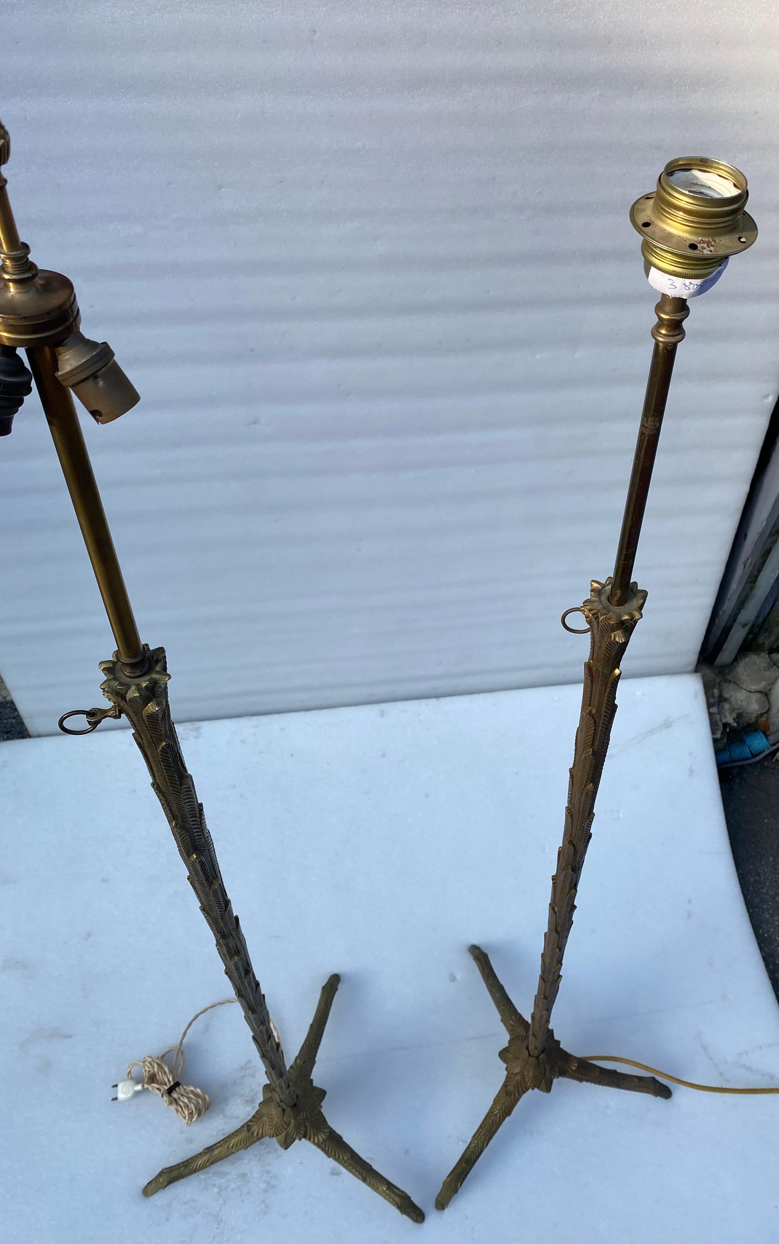 1970′ Pareja De Lámparas De Pie De Bronce Patinado Maison Charles Modelo Palmera en venta 4