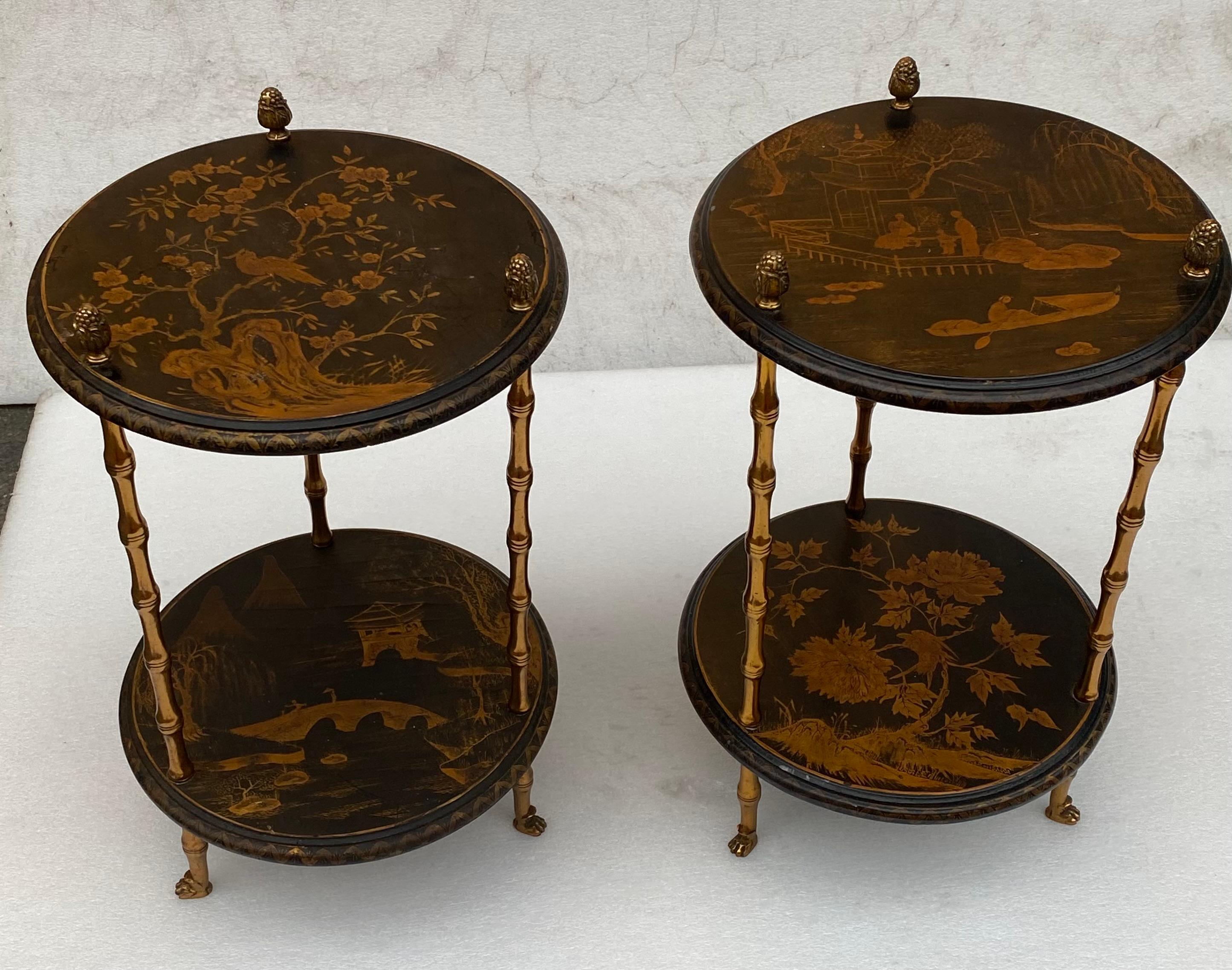 Pair of Tables or similar in gilded bronze with bamboo decor, claw feet with Chinese lacquered wooden tops with landscape decoration, characters with life scenes, pine cones at the end of the uprights
Circa 1950/70,
condition of use
Everything is