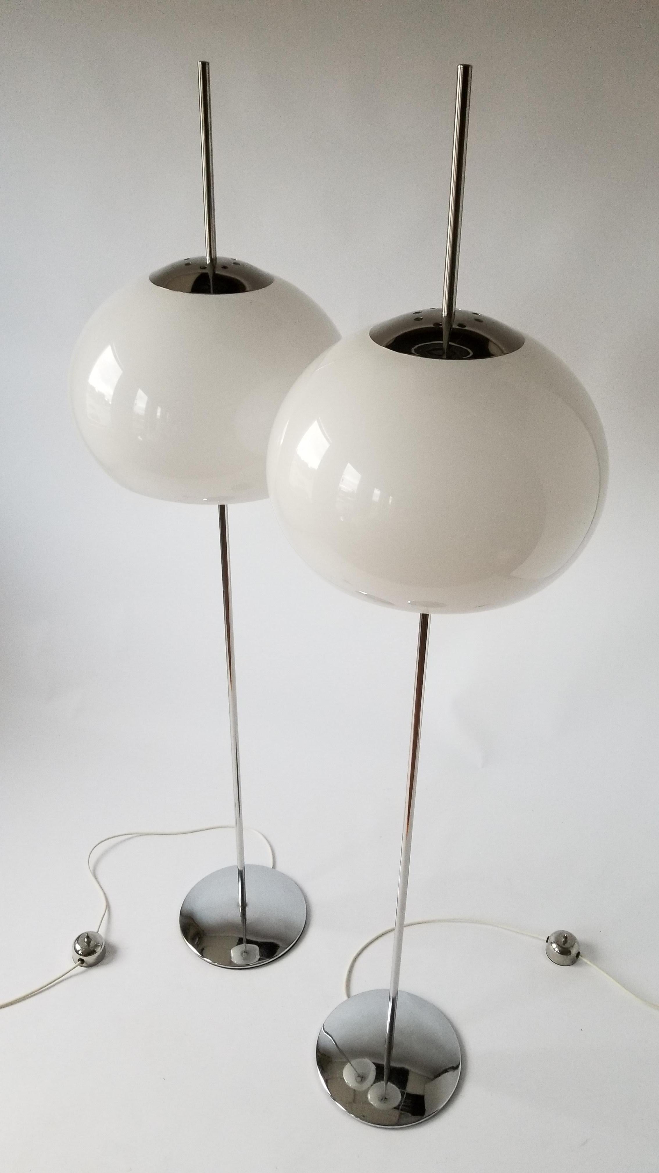Mid-Century Modern 1970  Reggiani Acrylic Shade on Chrome Floor Lamp, Italy