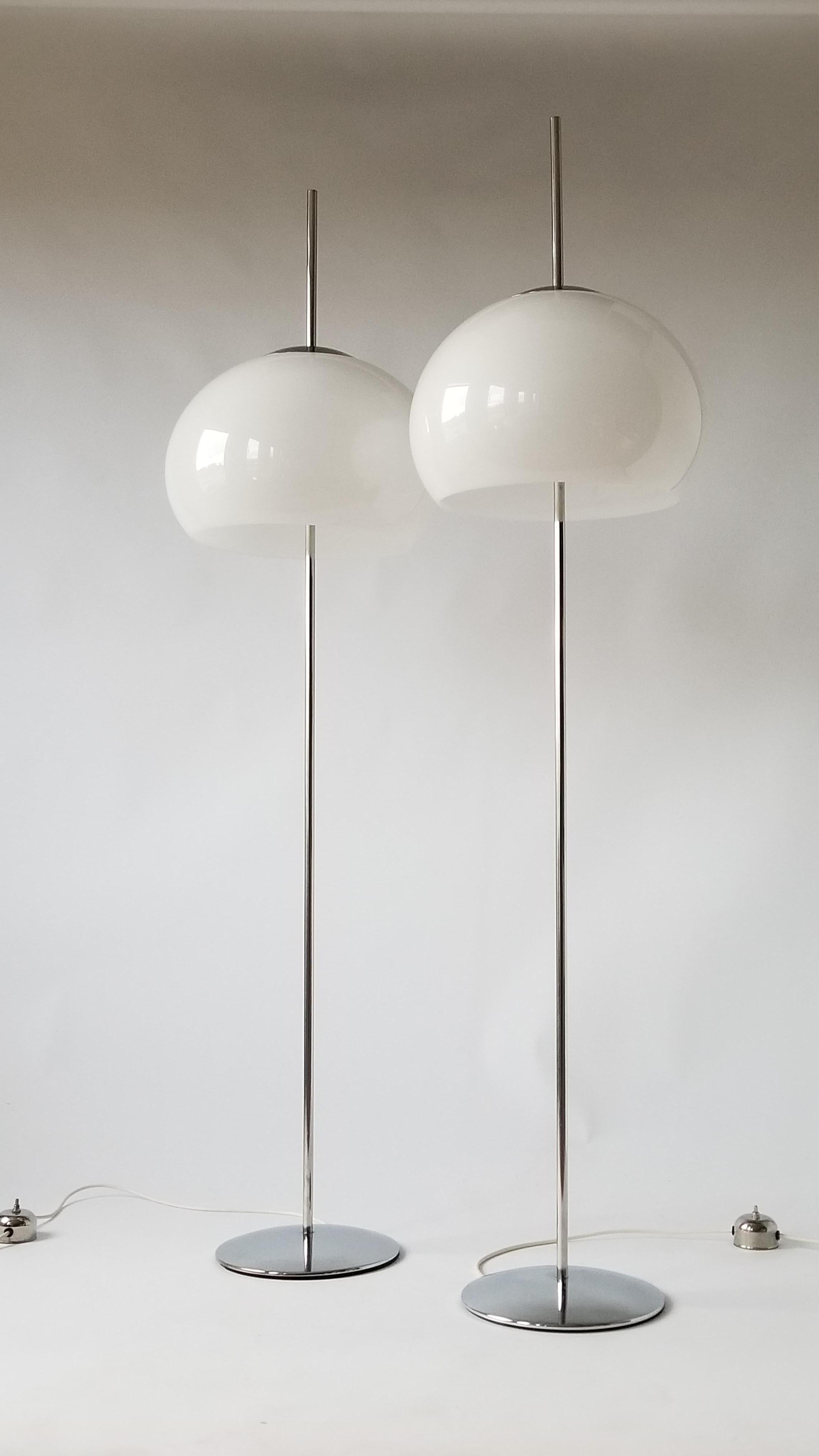 1970  Reggiani Acrylic Shade on Chrome Floor Lamp, Italy In Good Condition In St- Leonard, Quebec