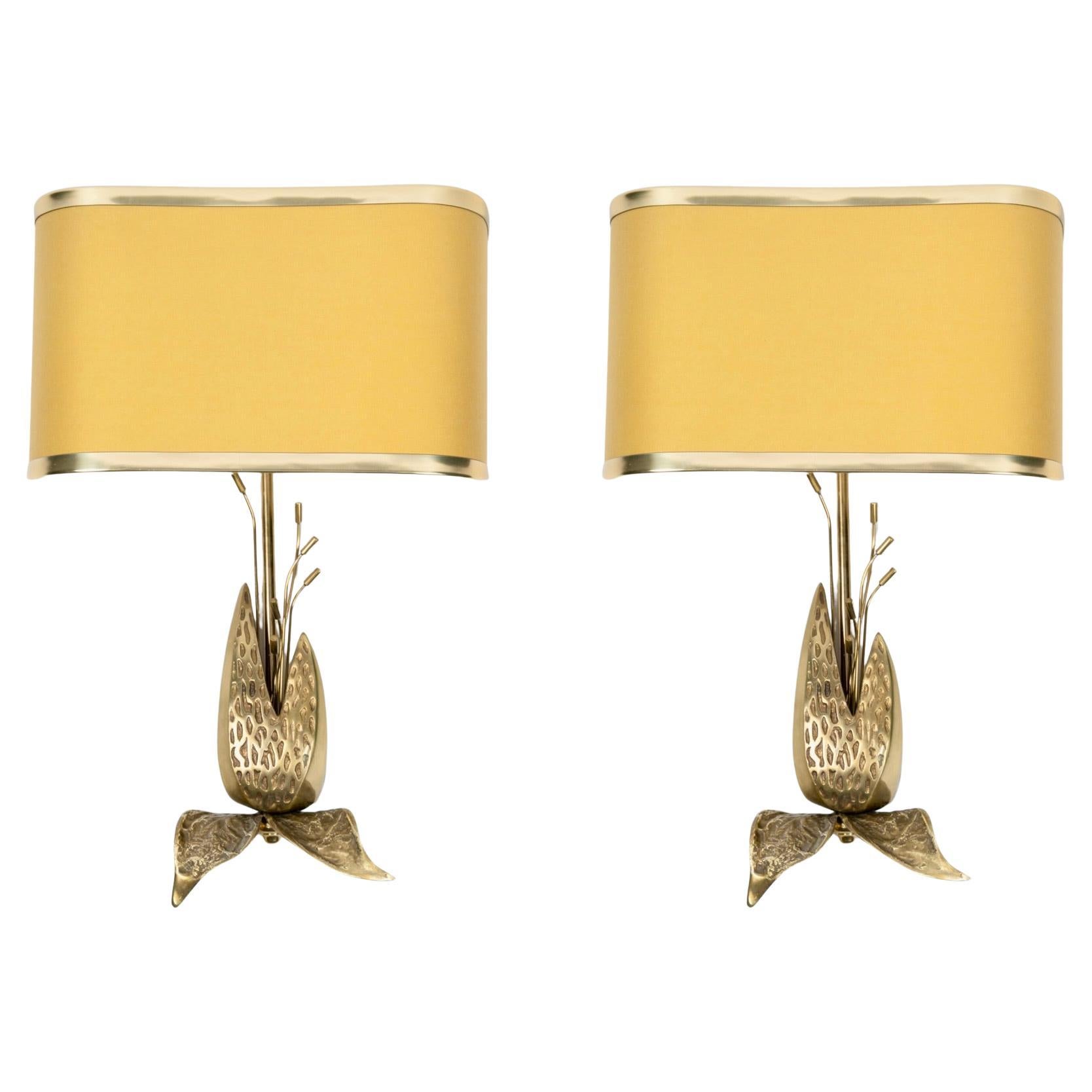 1970 Pair of sconces by Maison Charles en bronze et laiton doré. im Angebot
