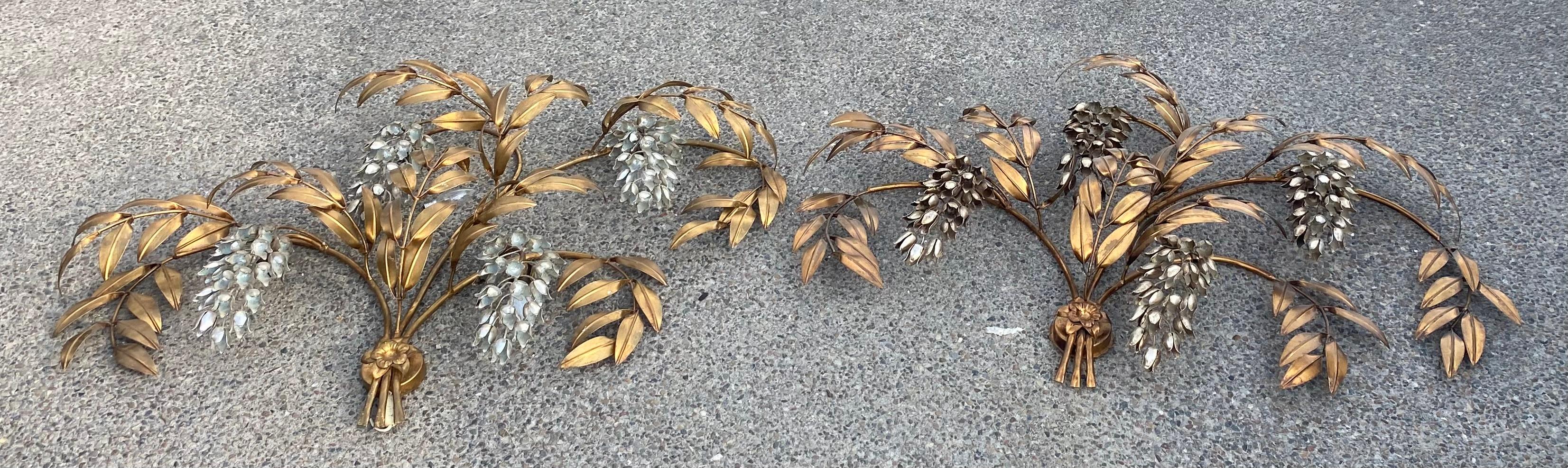 Pair of wall lights or similar in gilded and silvered iron, 4 bulbs illuminating the wisteria,
condition of use, little vintage, around 1970
Length: 130cm
Height: 80 cm
Depth: 20 cm
Artist: Hans Kogl