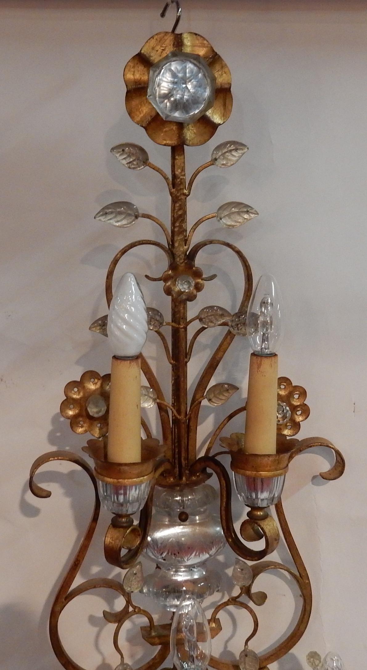 Pair of patina iron wall lamps decorated with crystal or glass. Urn and leaf decoration
Maison Banci
Circa 1970
Good condition

Measures: Length : 104 cm
Width : 40 cm
Depth : 16 cm.