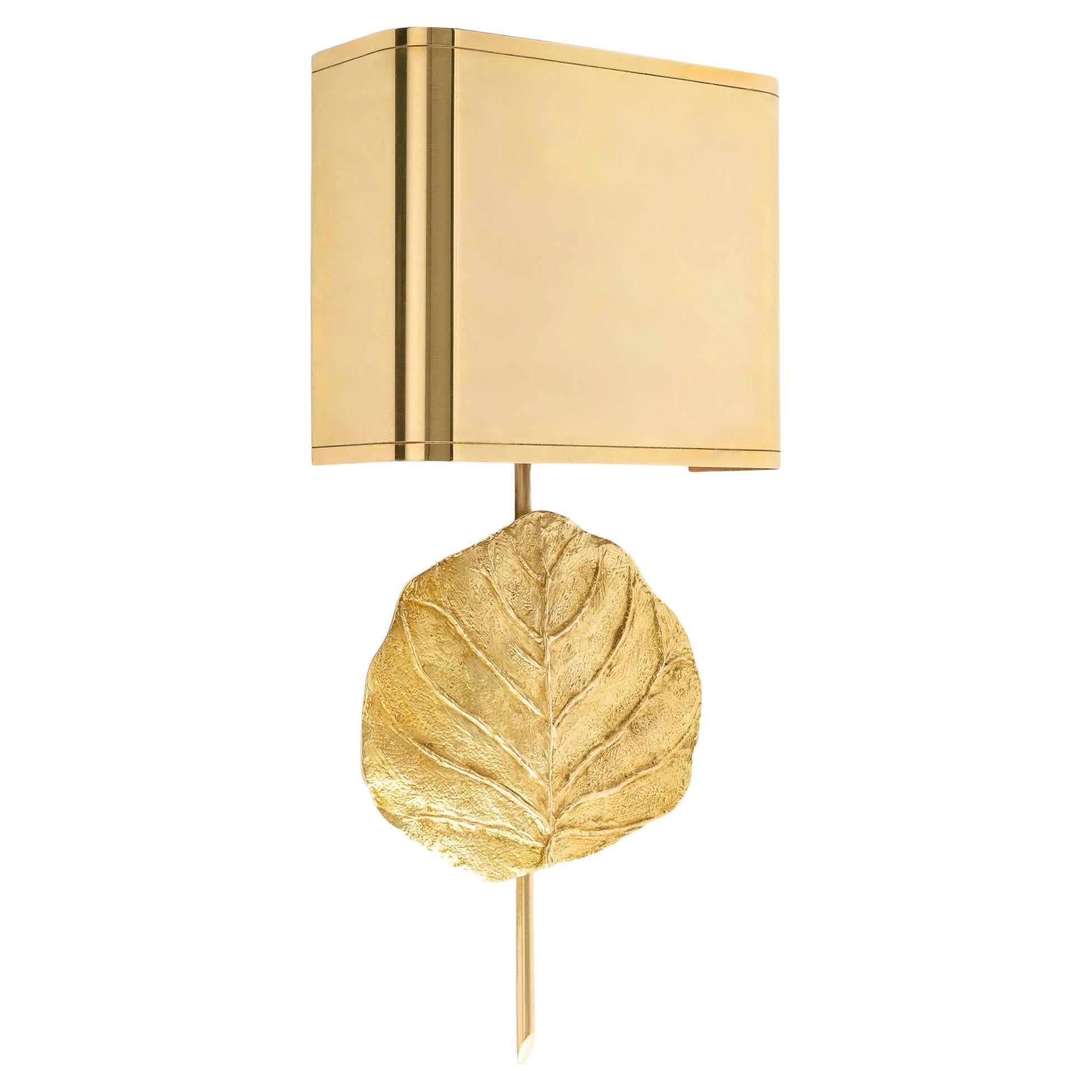Pair of sconces model Clea by Chrystiane Charles for Maison Charles. Luxurious version of the model, lampshade with border and high quality mounting. Gilded bronze, signed C. Charles on the back of the leaves.

Composed of a long round stem in