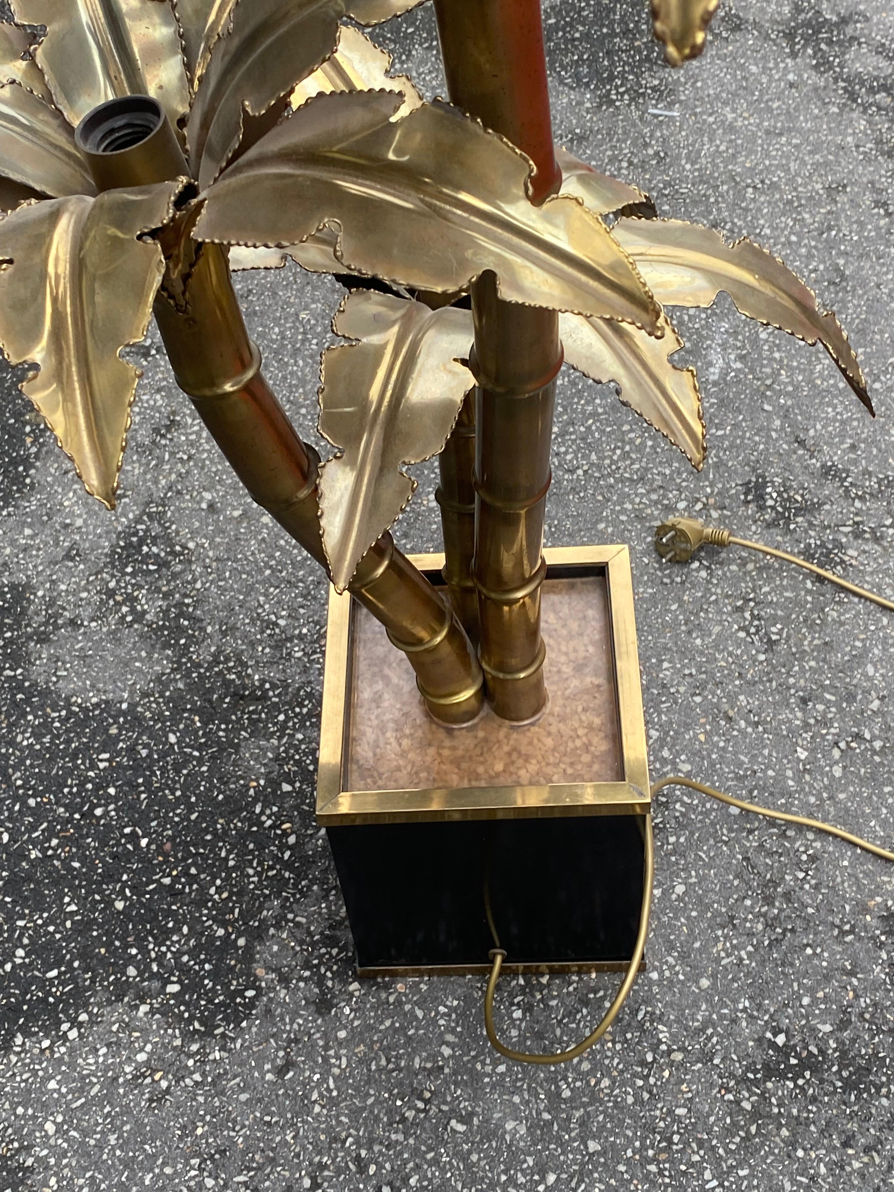 Patinato 1970′ Lampada da terra a forma di palma, ottone di Barbier, Maison Jansen 3 teste H. H. 100 cm in vendita