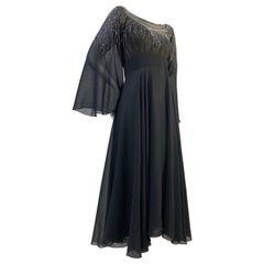 1970 Pauline Trigere Schwarzes Seiden-Chiffon-Kleid aus den 30er Jahren mit Perlen-Sternschliff