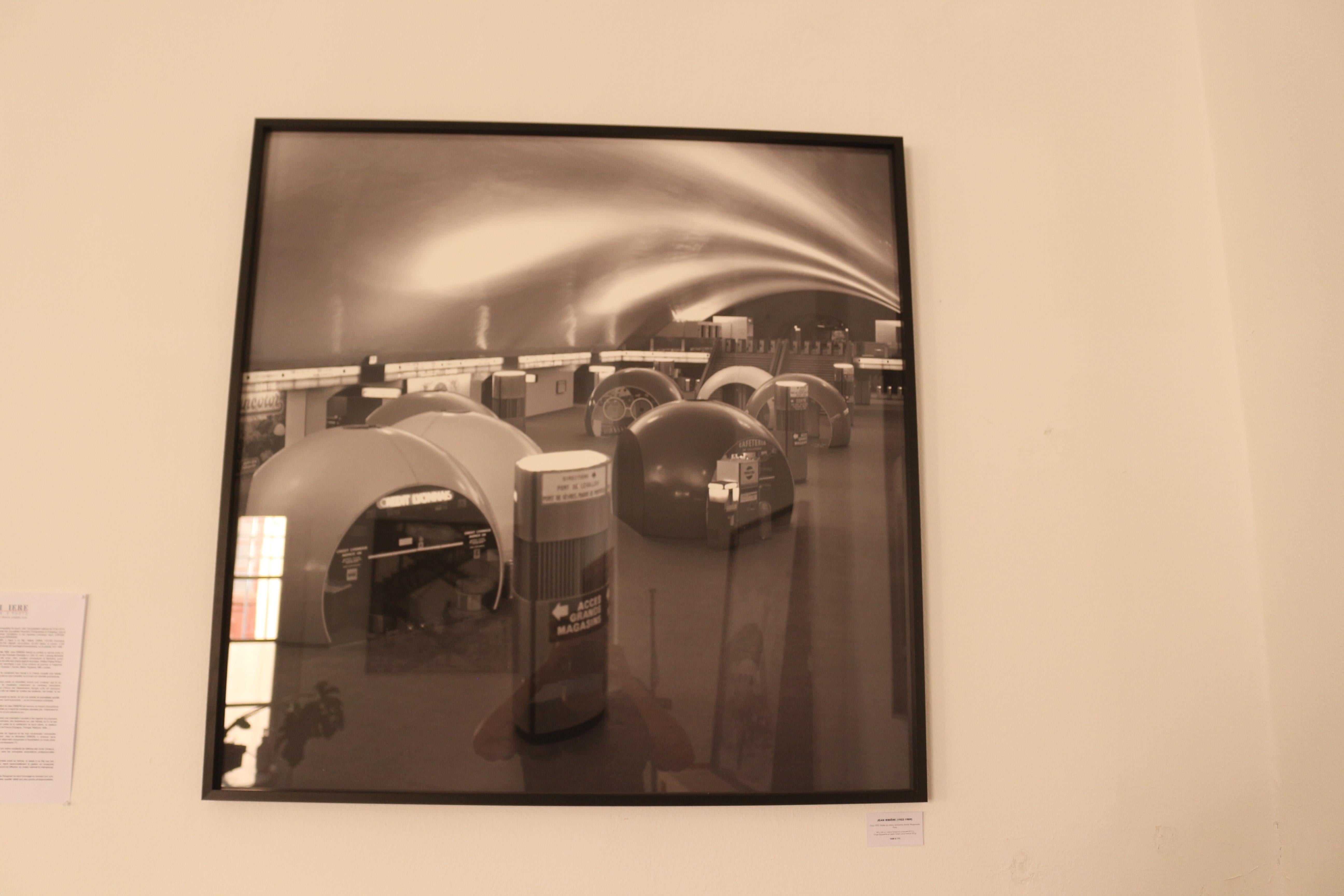 Blasen der Metro Architekt André Wogenscky Paris, um 1970.

100 x 100 cm / limitierte und nummerierte Auflage Nr. 1/12
Digitaldruck auf strukturiertem Baumwoll-Feinkarton 320 gr. 

 Zertifizierung: Handsigniert und nummeriert.

 Rahmen: