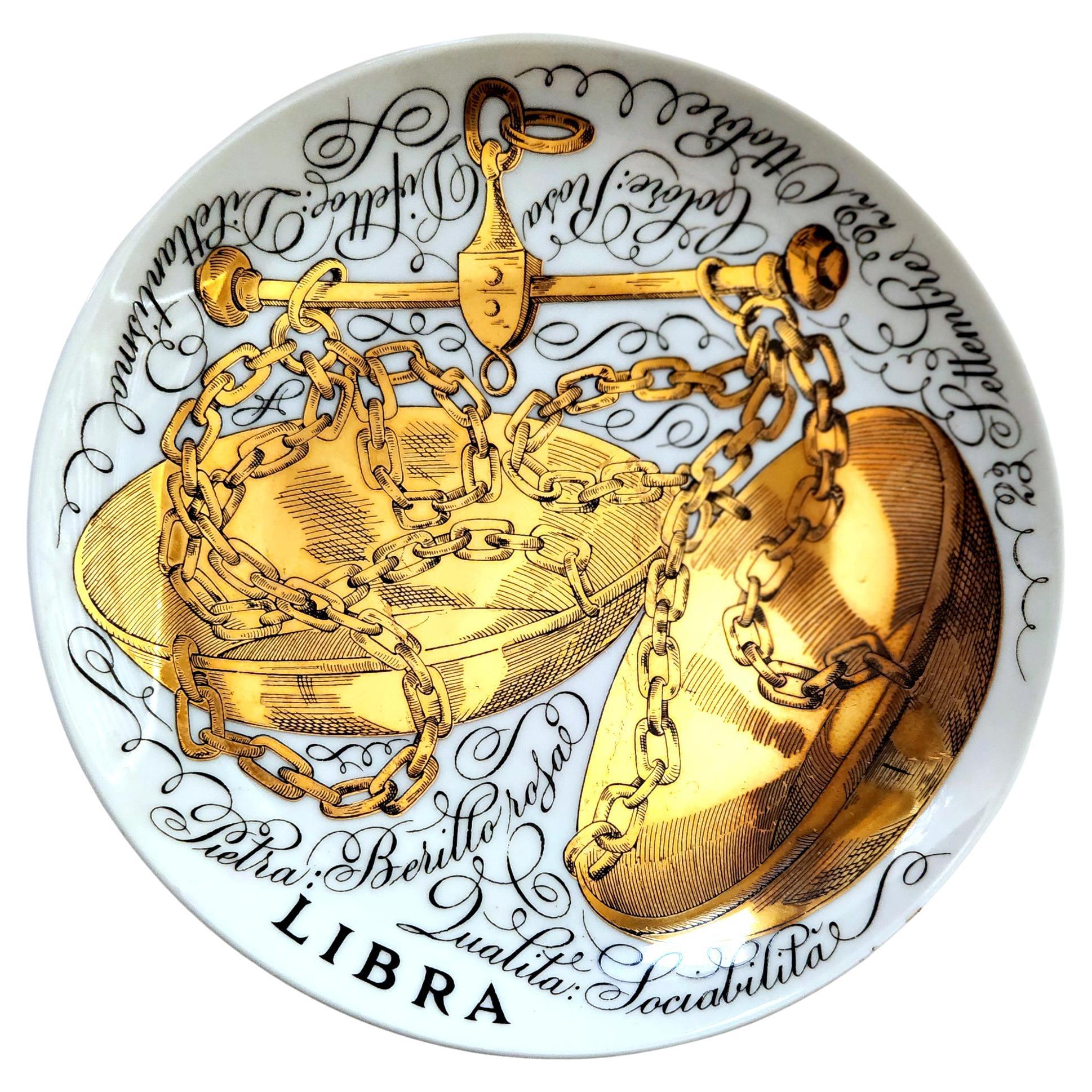 1970 Piero Fornasetti "Libra" Assiette en porcelaine du Zodiac réalisée pour Corisia
