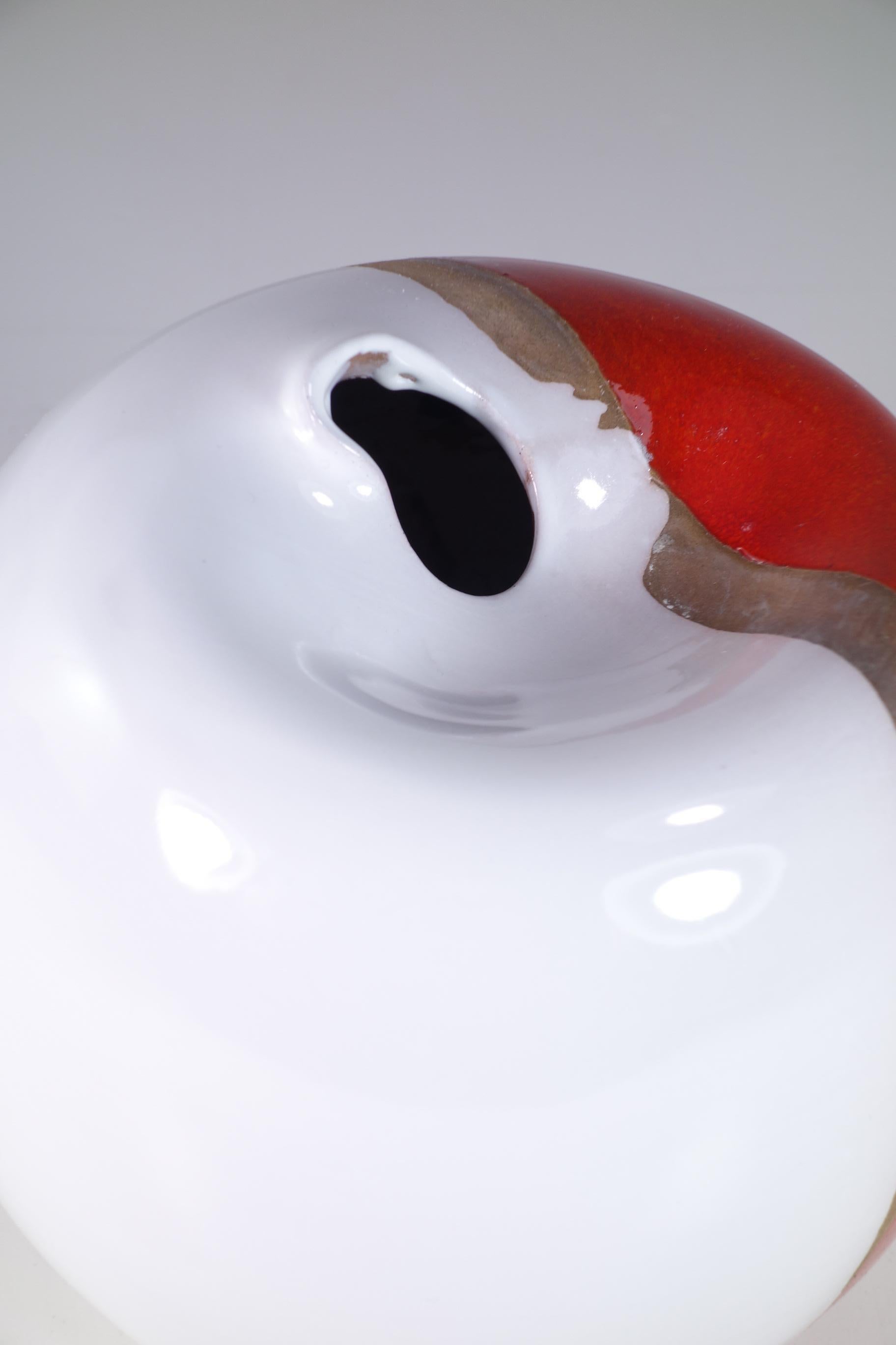 1970 Pino Castagna Studio Italiano Vaso Scultura in Ceramica Rosso Bianco In condizioni ottime in vendita a Brescia, IT