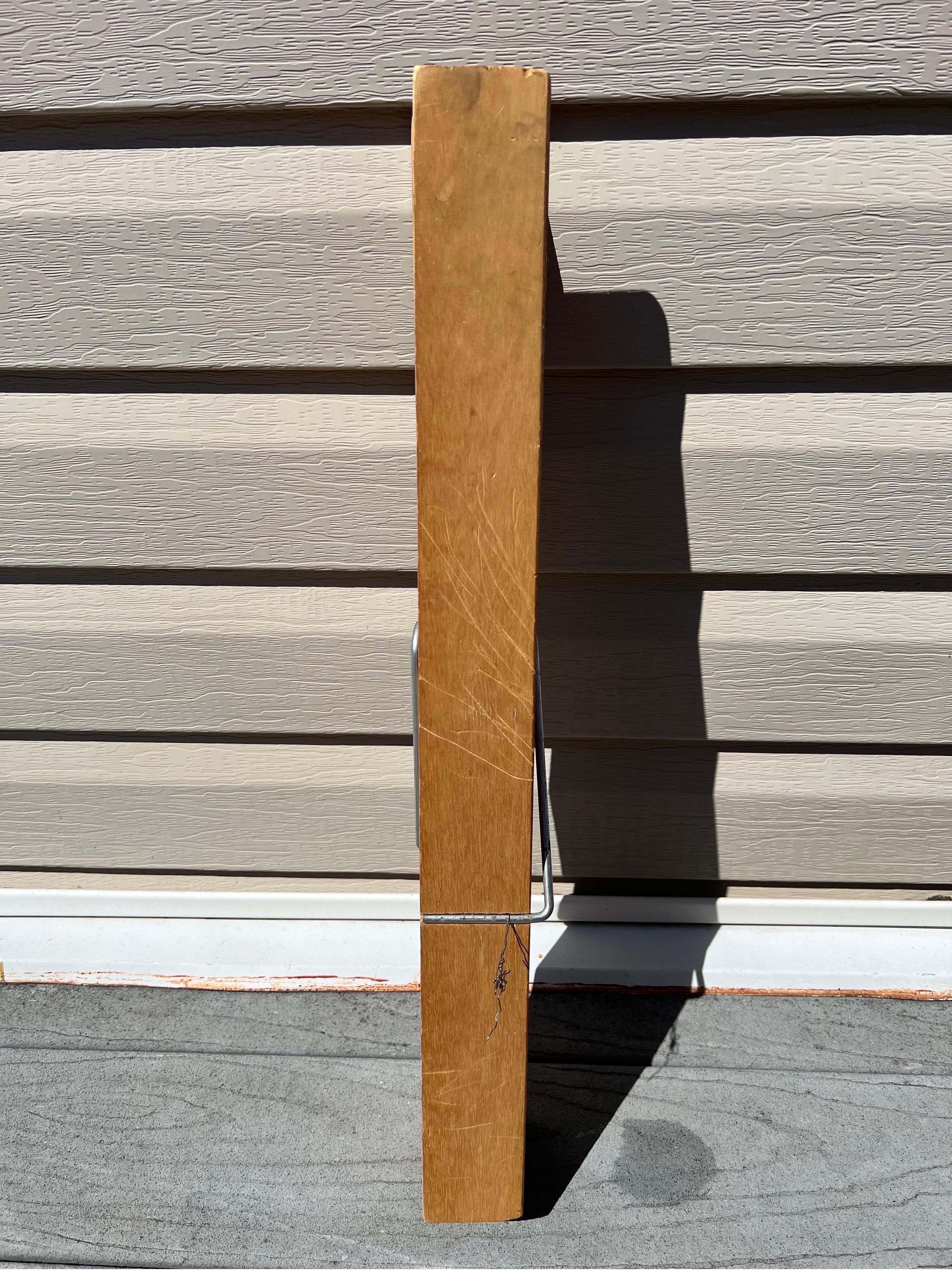 1970 arte pop madera pinza de ropa sobredimensionada Posmoderno en venta