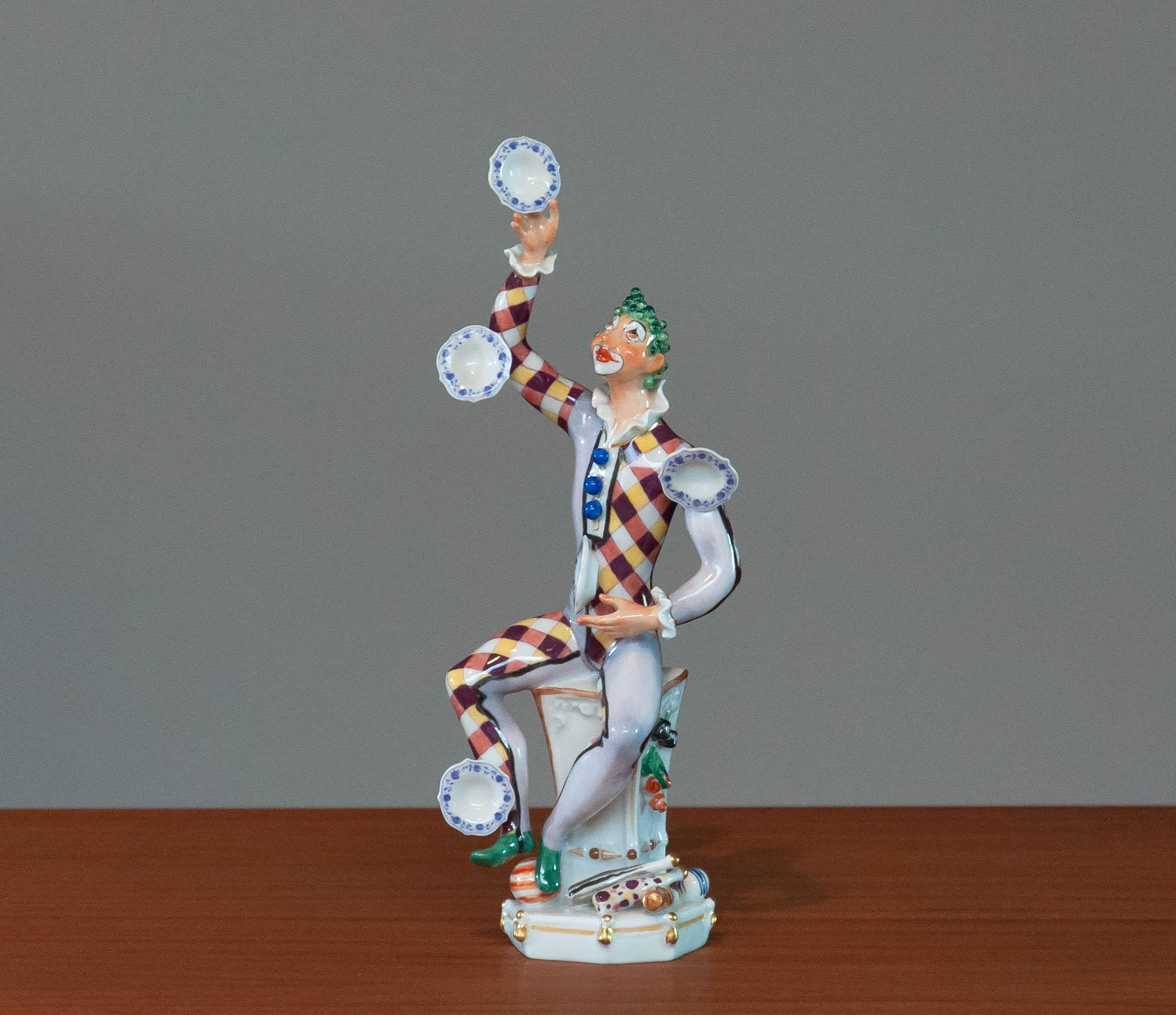 Extremely high quality porcelain figure named 'The Juggler'.
This clown, inspired on the Commedia dell'arte collection is designed and made by Peter Strang who worked in the 1970's for Meissen Porcelain in a Germany and was specially and limited