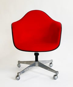 1970 Chaise de bureau pivotante tapissée Charles Eames pour Herman Miller