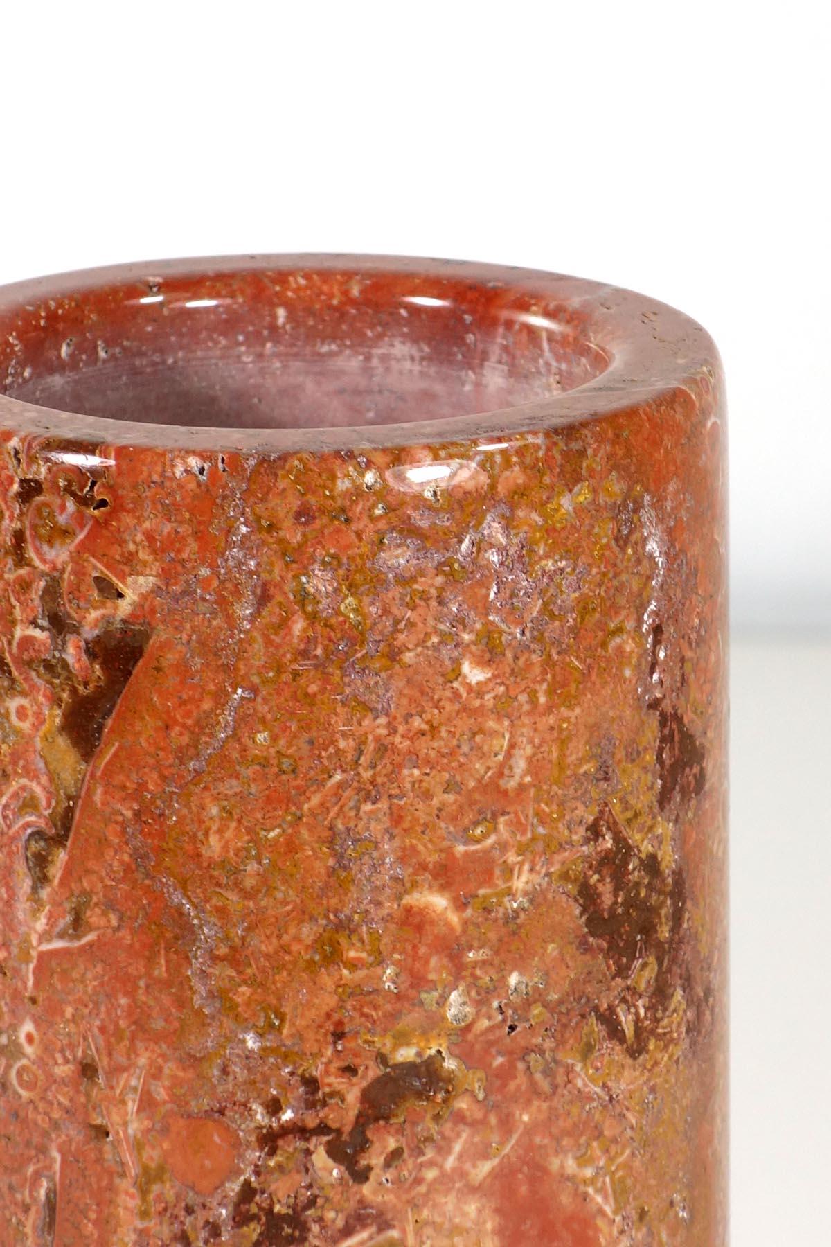 1970 Vaso cilindrico in travertino rosso di design italiano In condizioni ottime in vendita a Brescia, IT