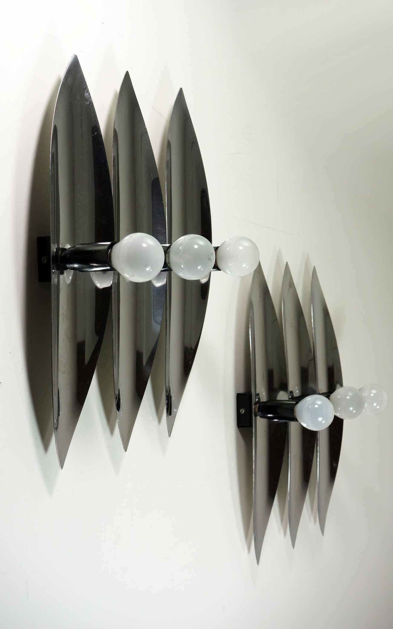 Pareja de apliques
Diseño Goffredo Reggiani
Italia, 1970

Escultura Apliques de acero
3 luces para cada lámpara (bombilla E17)
Modelo raro
Pegatina Laber Fabricación bajo la lámpara

Perfecto funcionamiento
Muy buen estado
2 señales luminosas