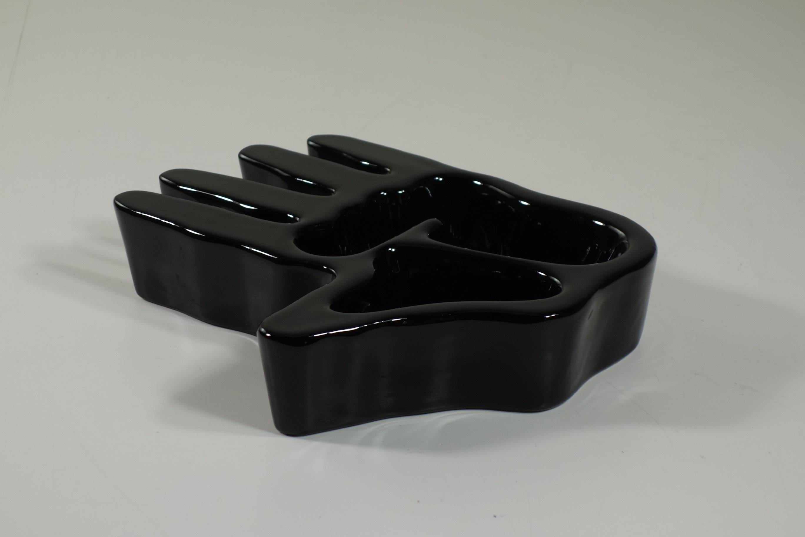 Ceramic Hand
By Richard Ingersoll
Italy, 1970

Rare ceramic object
Design R. Ingersoll, Cennina Arezzo

Perfect Condiction