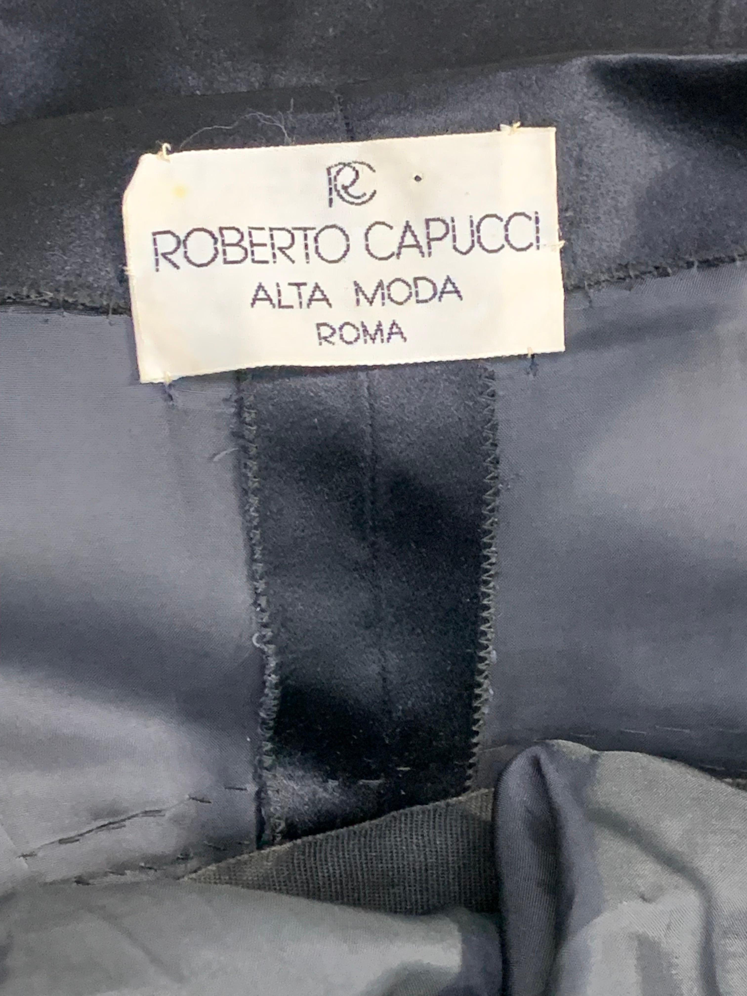 Roberto Capucci Schwarzes Empire-Kleid aus Seide mit mehrlagigem, strukturiertem Mieder aus Seide, 1970 im Angebot 13