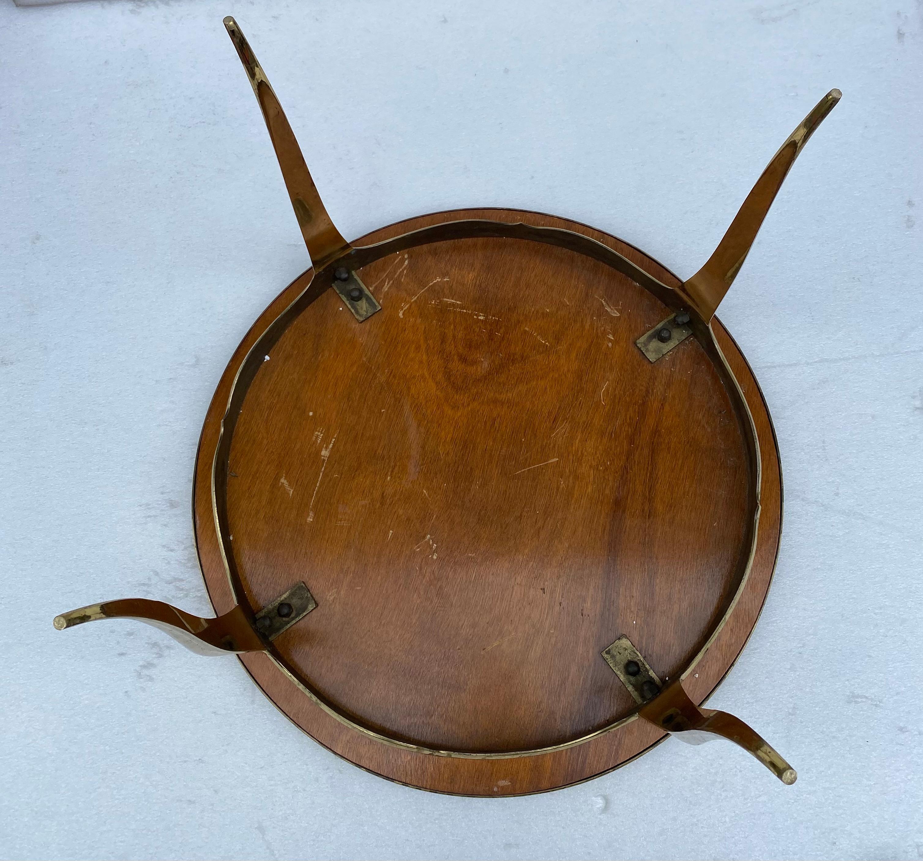 Round gilt bronze coffee table with a whisker-shaped base.
Screw-together joints.
The top is a sheet of patinated and oxyded brass protected by glass.
Typical work by Maison Jansen.
Diameter: 65 cm
Height: 44 cm
Good condition
Circa 1960
Packaging