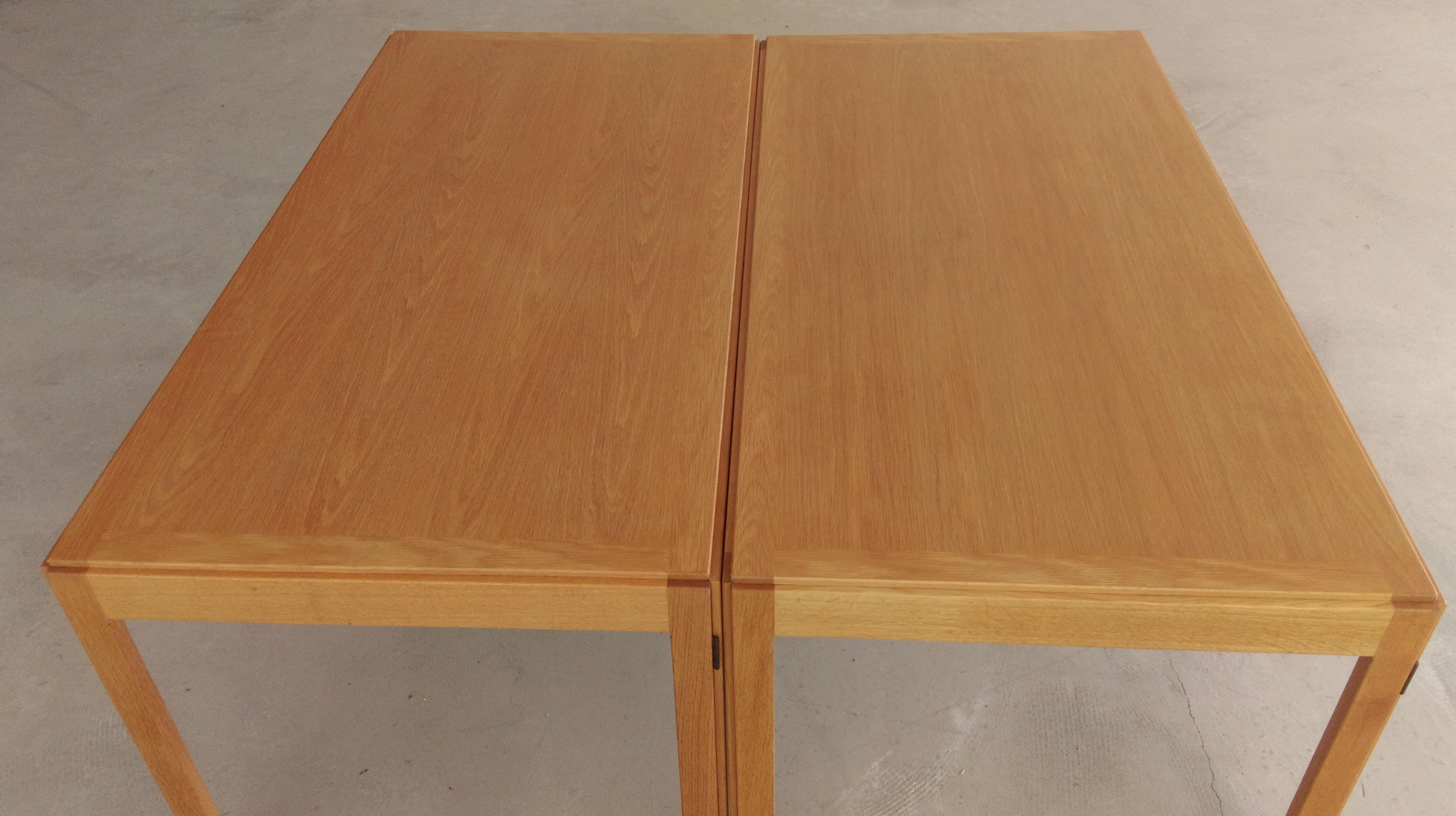 1970s Borge Mogensen Refinished Folding Conference / Dining Tables in Oak In Good Condition For Sale In Knebel, DK