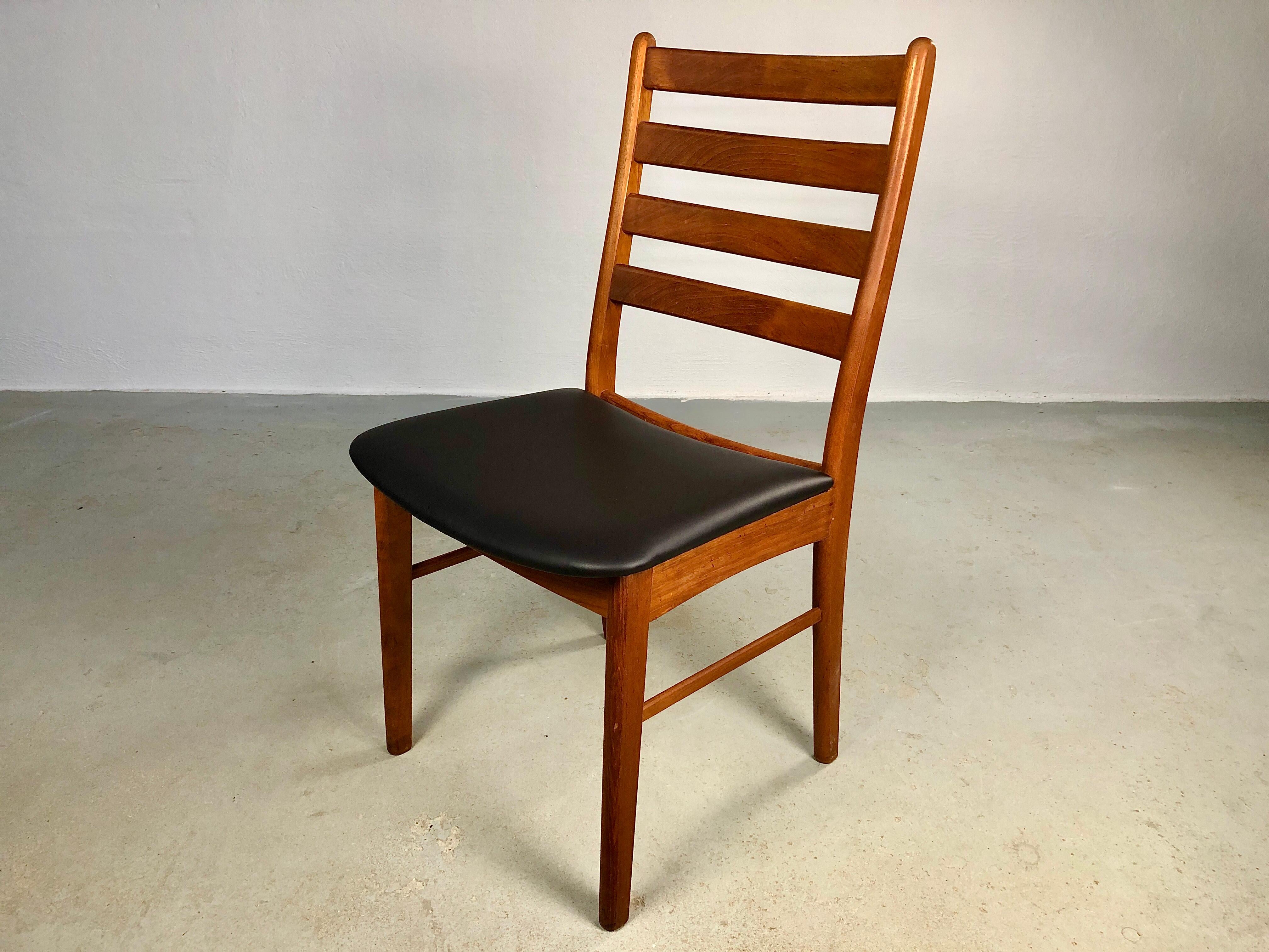 Mid-Century Modern 1970´s Four Danish Teak Dining Chairs with Leathered Seats by Korup Stolefabrik