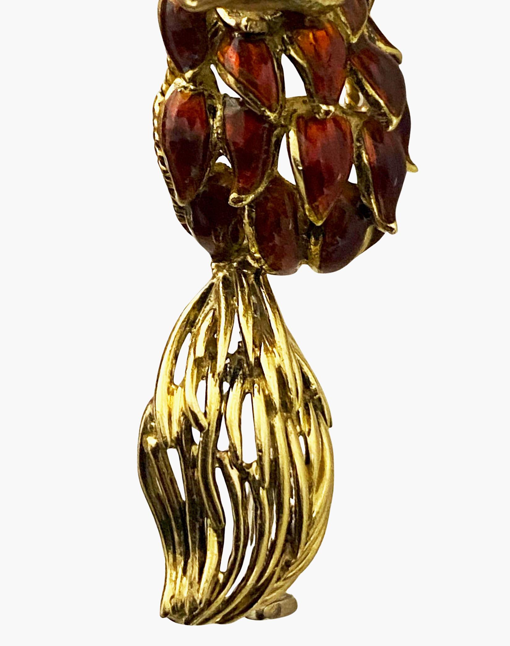 1970’ s Fox brooch 18K Diamonds Sapphires Enamel Spritzer & Fuhrmann For Sale 4