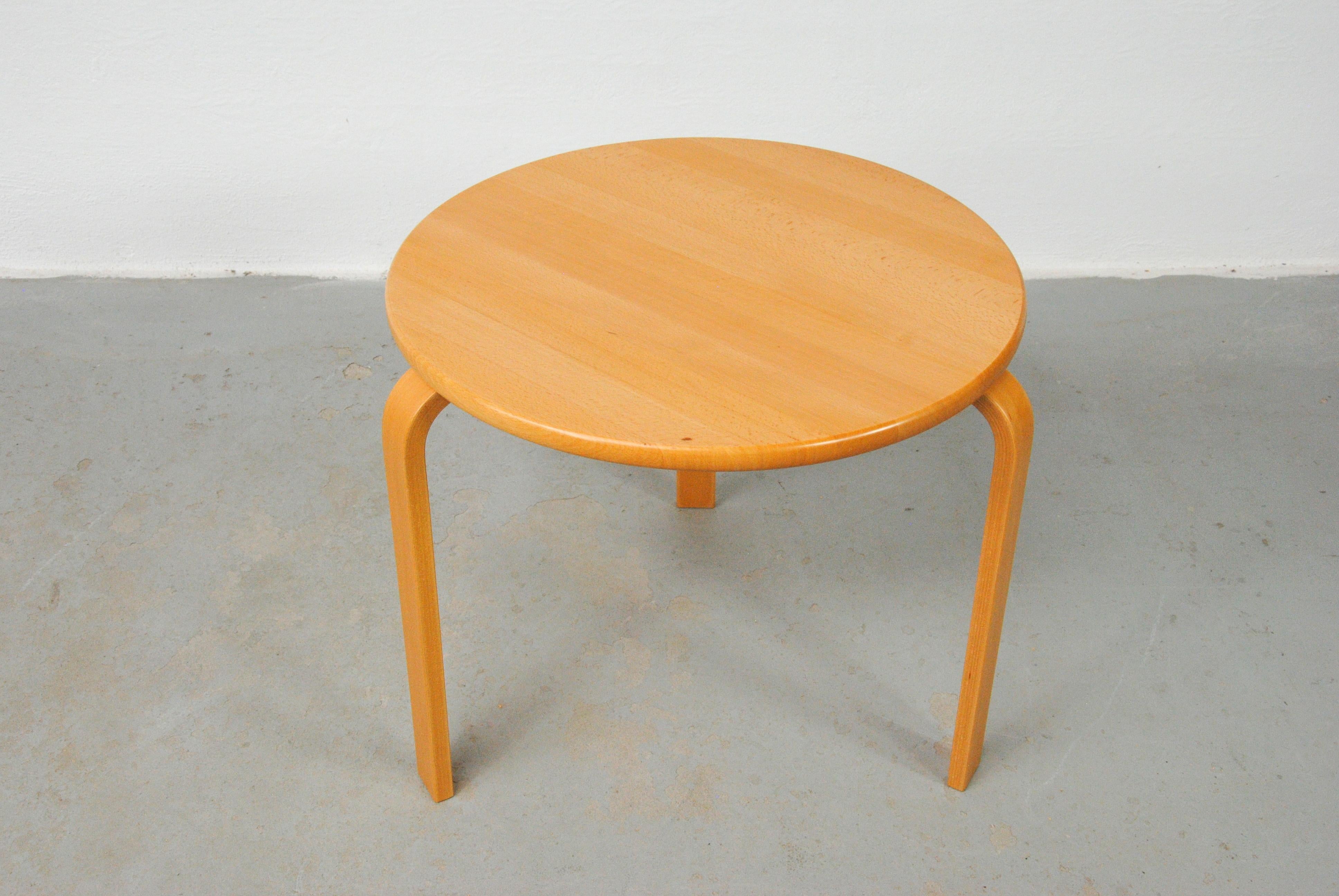 1970´s Fully Restored Danish Bent Silberg Stackable Beech Side Tables  In Excellent Condition For Sale In Knebel, DK