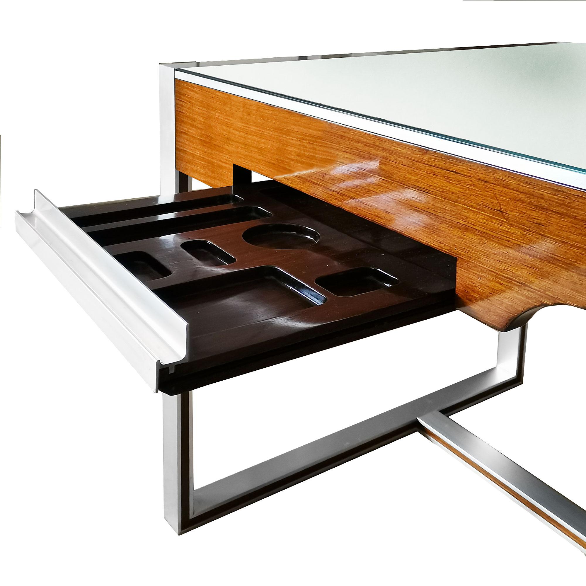 1970´s Large Aluminium- Mahogany Desk by Claude Gaillard for Ligne Roset, France In Good Condition In Girona, ES