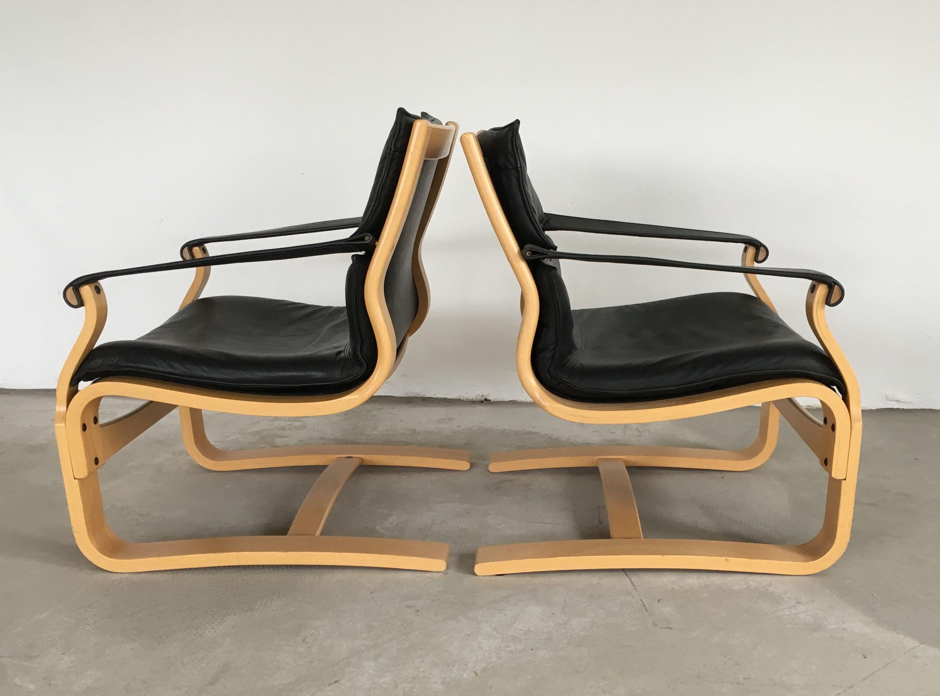 Scandinavian Modern 1970s Pair of Ake Fribytter Lounge Chairs in Beech and Black Leather by Nelo