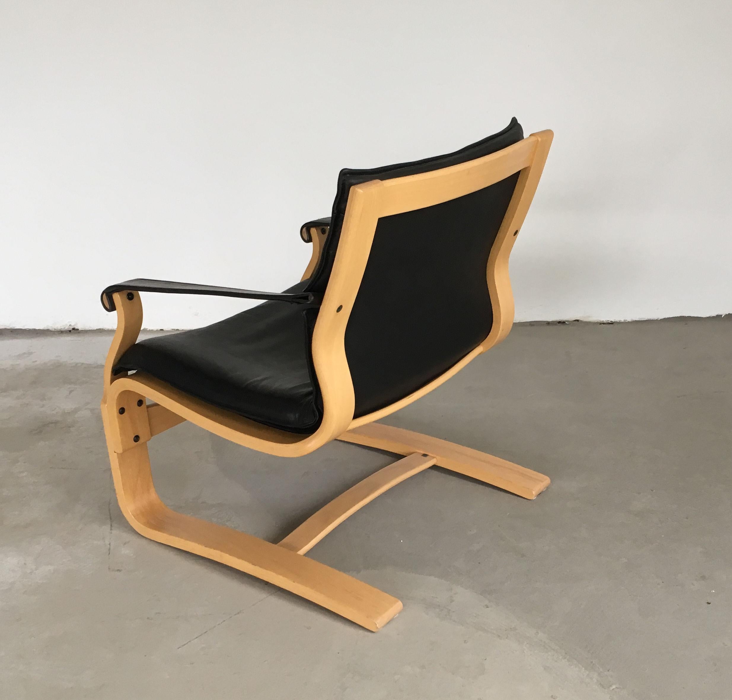1970s Pair of Ake Fribytter Lounge Chairs in Beech and Black Leather by Nelo 1