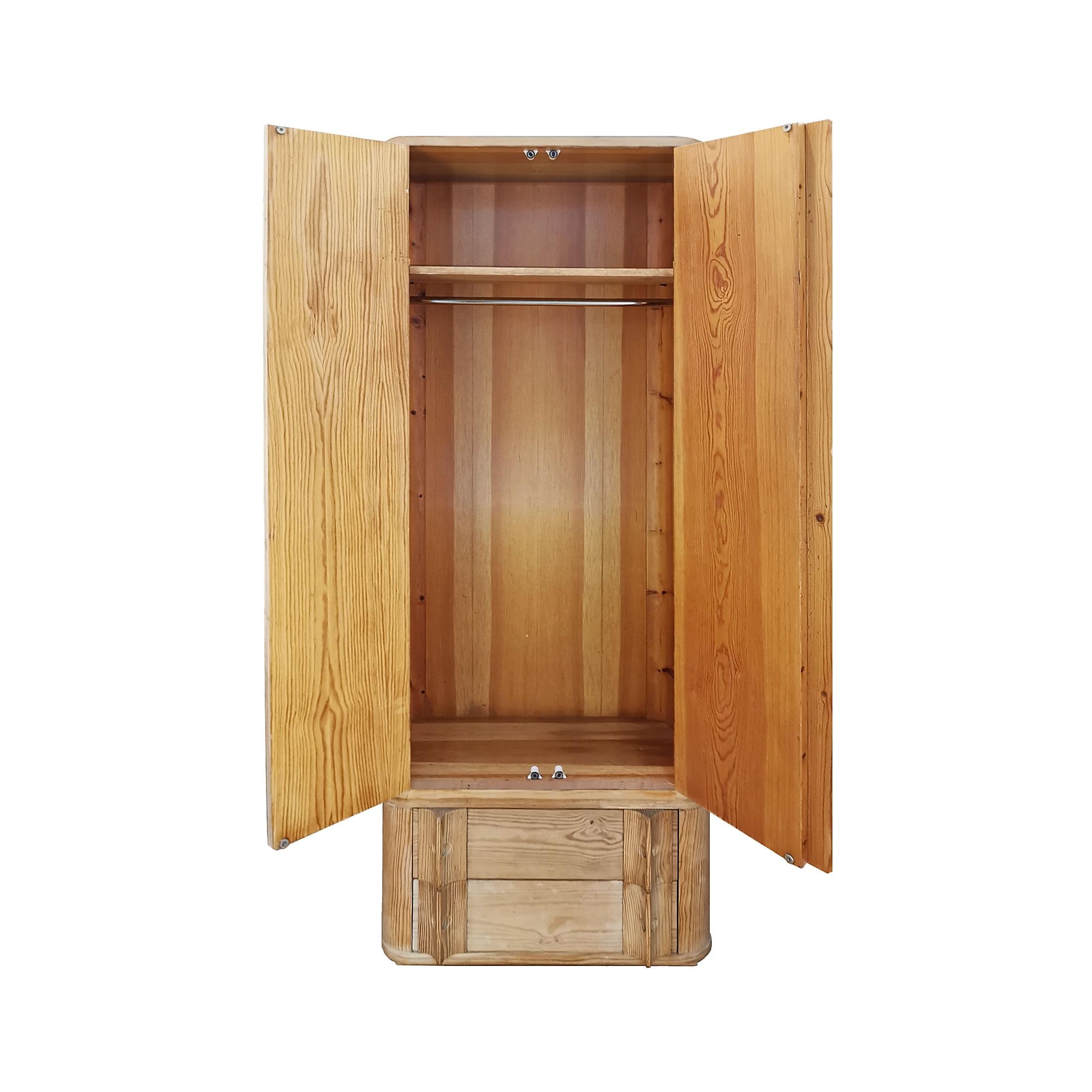 1970s Pair of Modular Wardrobes by Jordi Vilanova, White Pitch Pine, Barcelona In Good Condition In Girona, ES