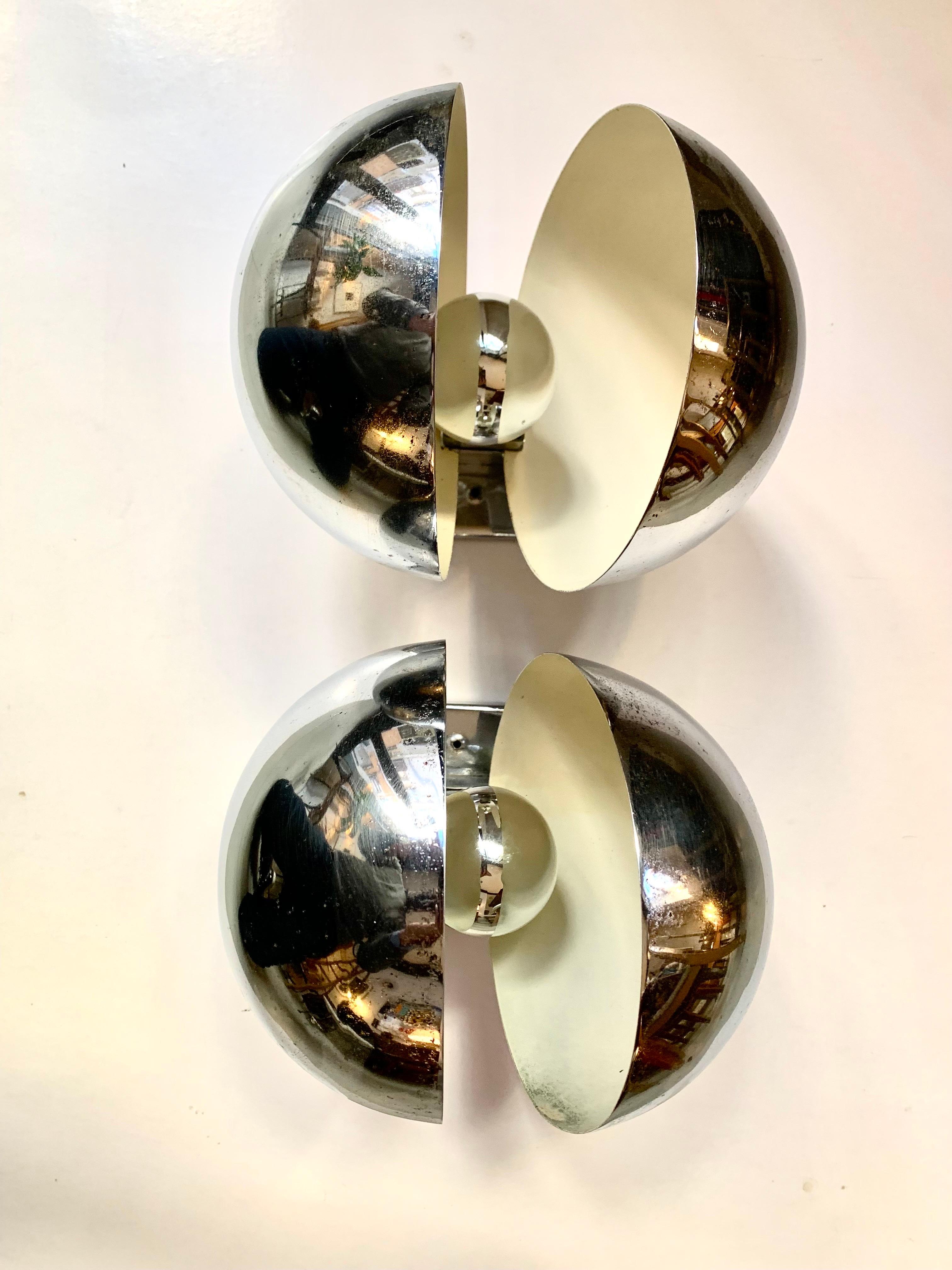 1970s Pair Space Age Ball Chrome and Lacquered Metal Wall Sconces For Sale 3