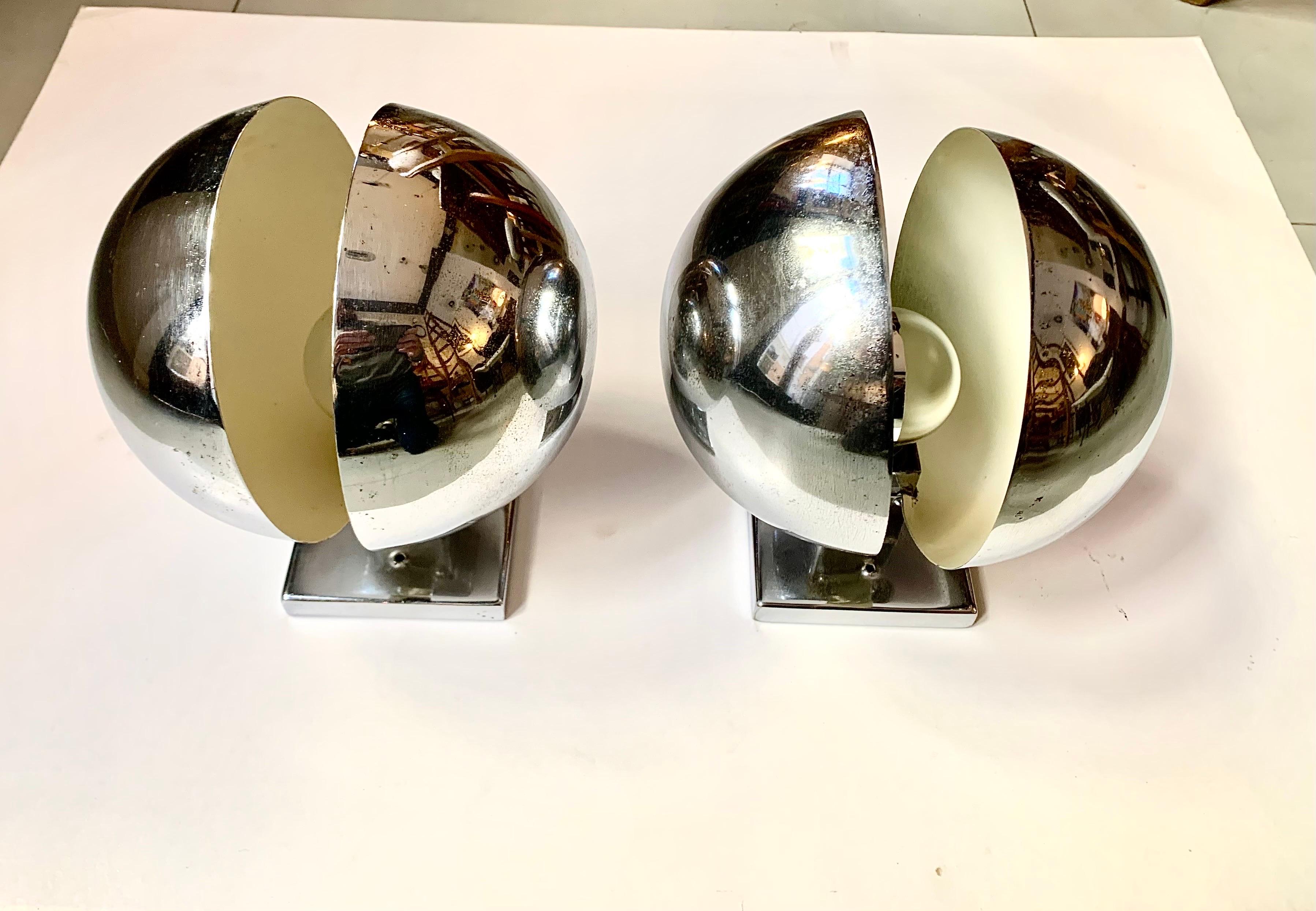 1970s Pair Space Age Ball Chrome and Lacquered Metal Wall Sconces For Sale 10