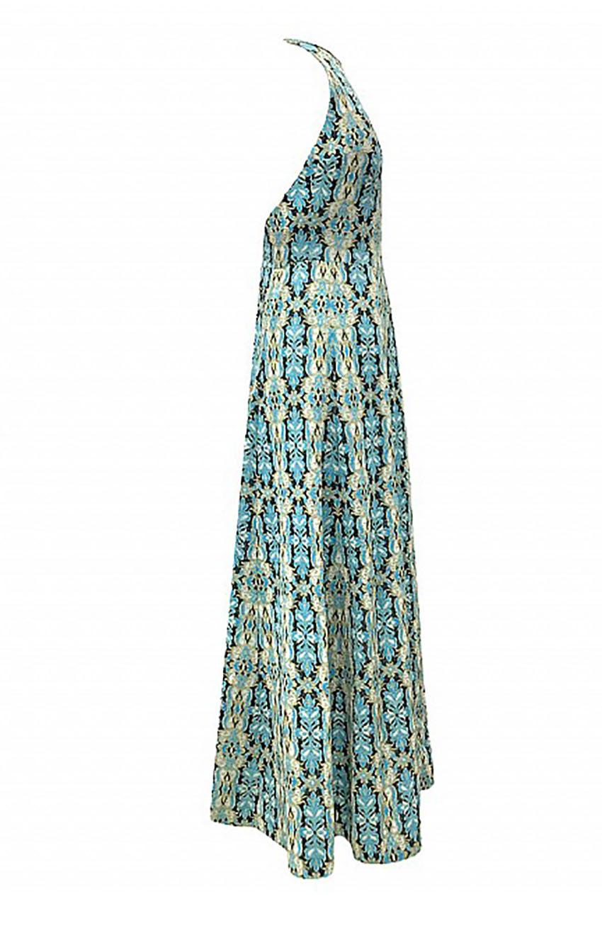PIERRE BALMAIN

Pierre Balmain vintage dress is made of multi-colored brocade with a pattern. 
Without sleeves. 
Fitted silhouette. 
Zip fastening at the back.

Size S

Content: brocade, silk
Bust	 25