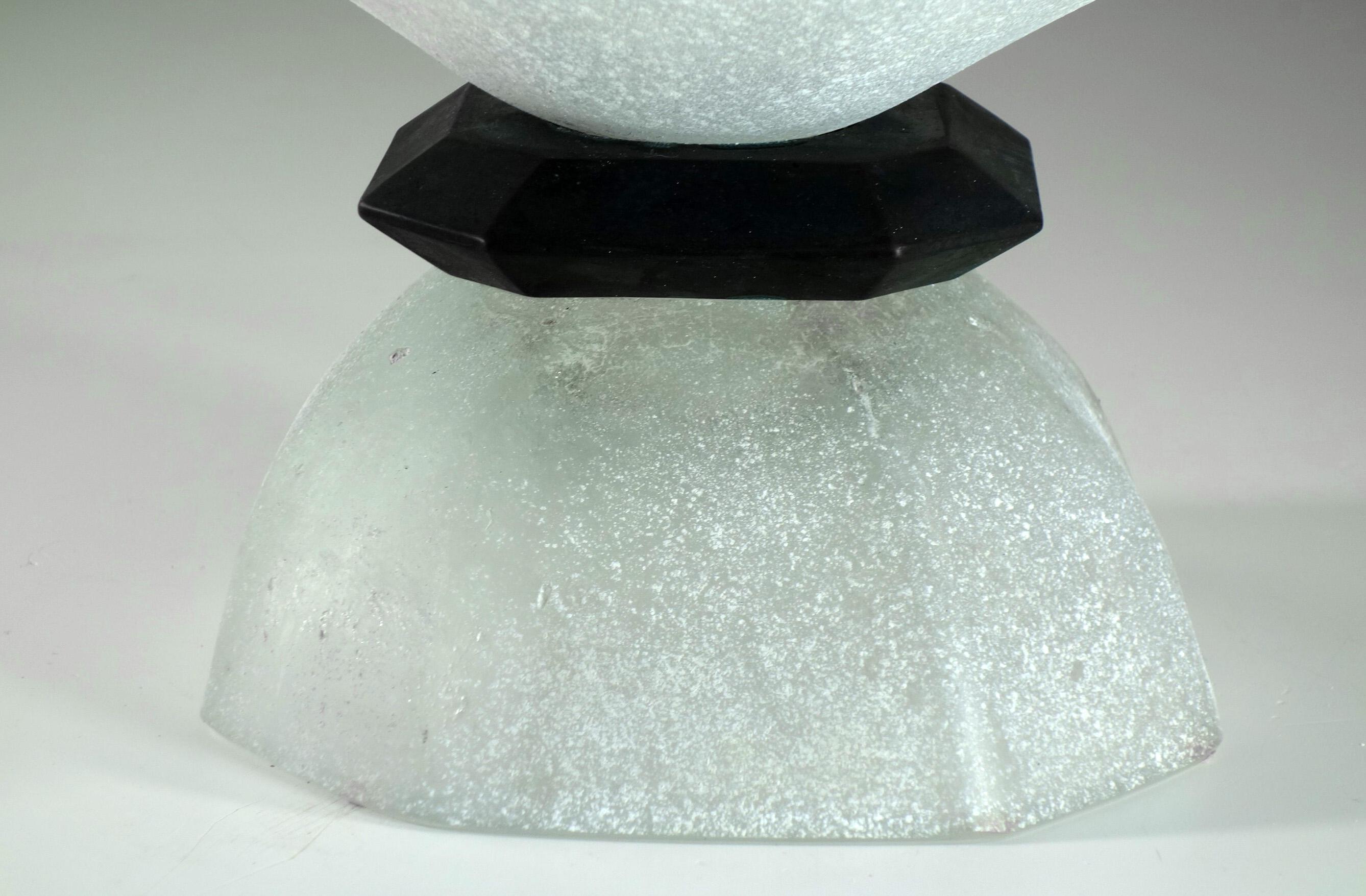 1970 Seguso Vetri D'Arte Vittorio Rigattieri White Black Murano Glass Vase In Excellent Condition For Sale In Brescia, IT