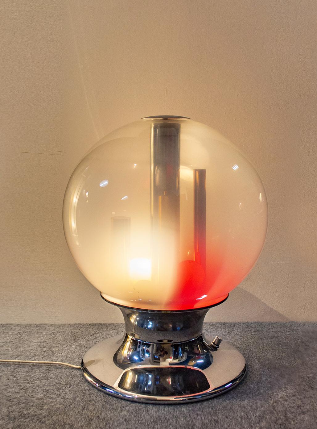 1970 Selenova Italian Design Glass Chrome Table Lamp In Excellent Condition For Sale In Brescia, IT