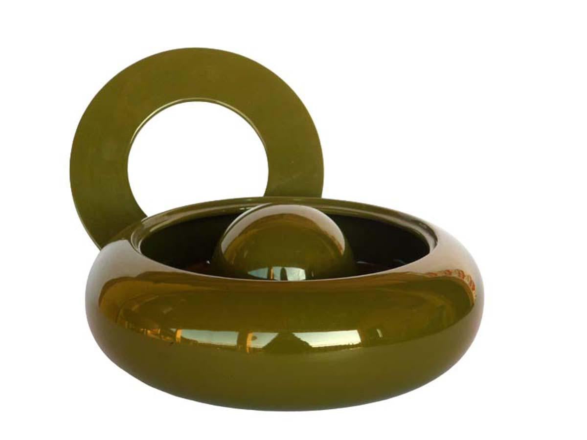 Posacenere
designer Sergio Asti
prod. Cedit
Italy, 1970

Ceramica verde
Posacenere composto da due elementi in ceramica verde
Etichetta adesiva e firma impressa sotto vetrina

Perfette condizioni