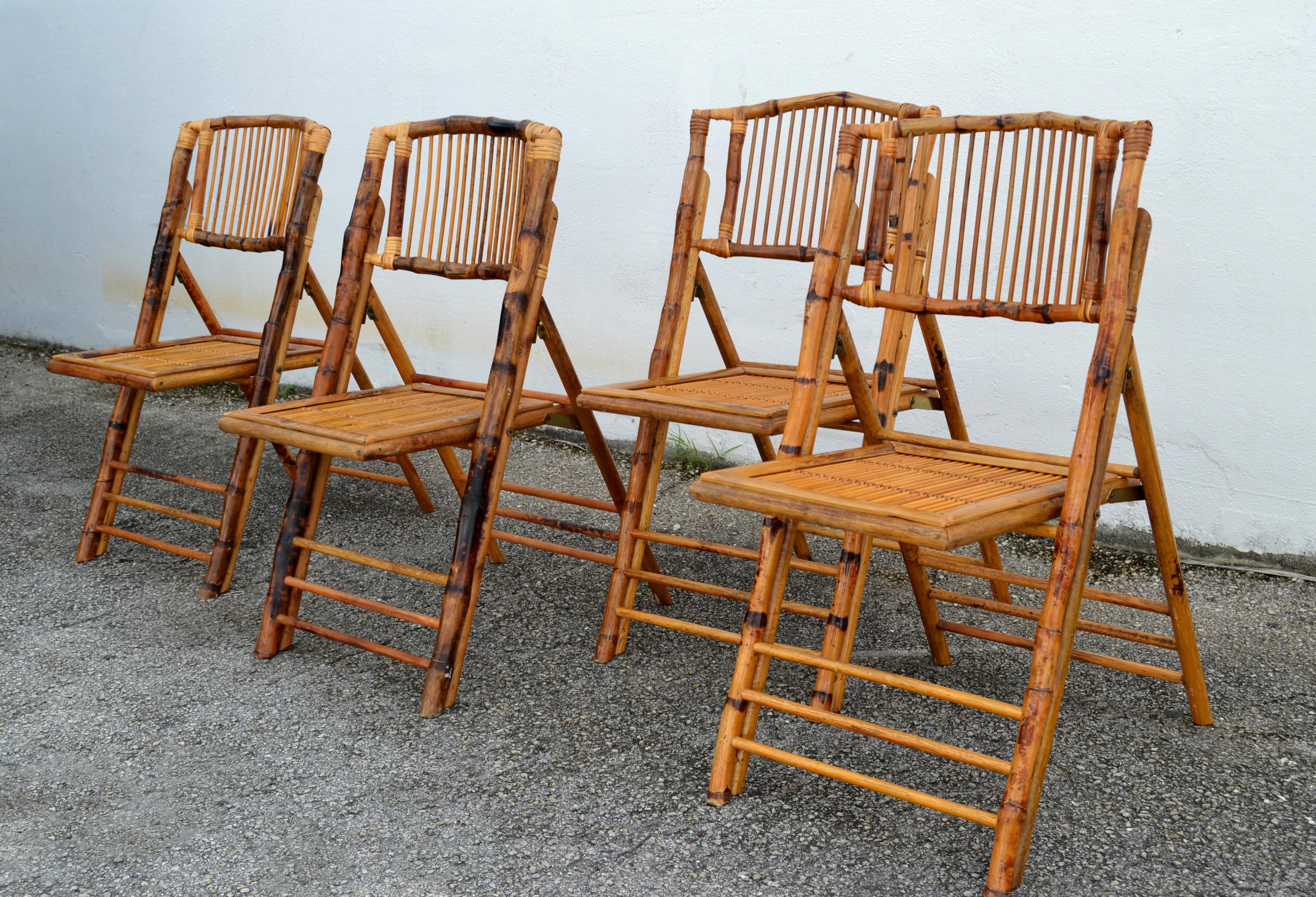 1970 Juego de 4 sillas plegables de bambú de mediados de siglo Modern British Colonial Style Moderno de mediados de siglo en venta