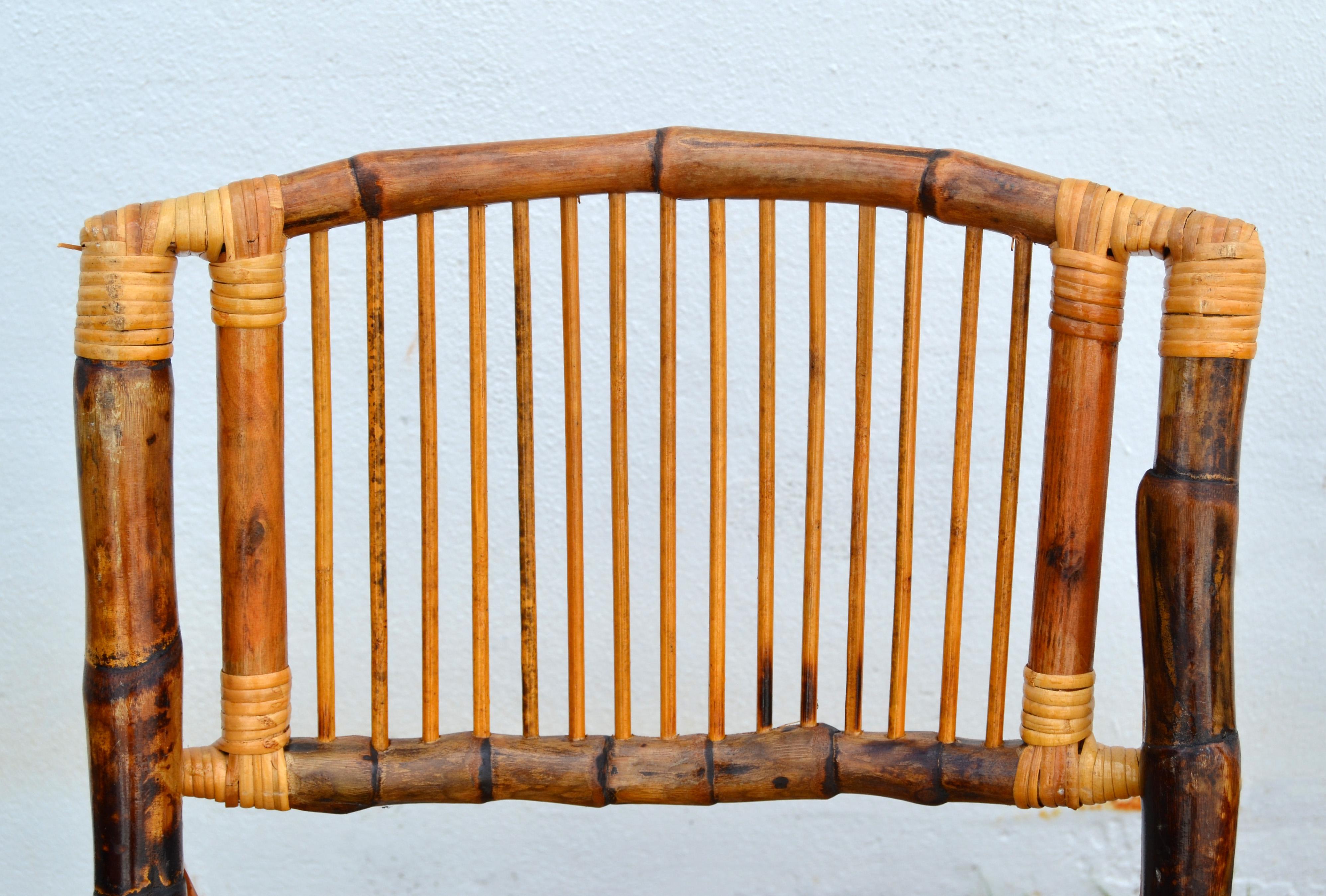 1970 Juego de 4 sillas plegables de bambú de mediados de siglo Modern British Colonial Style finales del siglo XX en venta