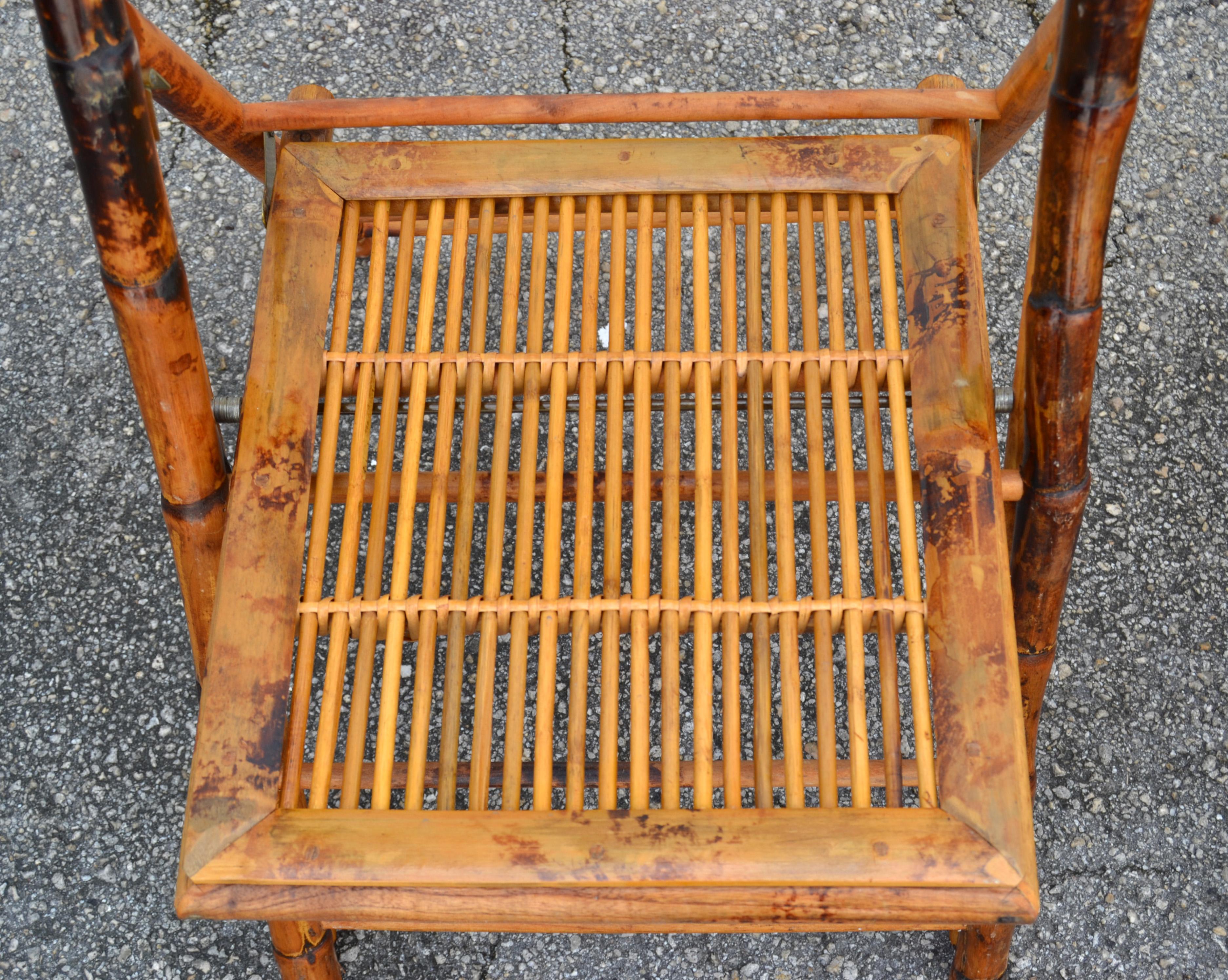 1970 Juego de 4 sillas plegables de bambú de mediados de siglo Modern British Colonial Style Bambú en venta