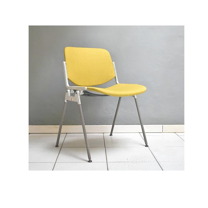 1970 Set of 10 vintage DSC 106 chairs by Giancarlo Piretti for Anonima Castellli.
Aluminum structure and ocher fabric upholstery
DSC 106 is one of the most famous offices of the castelli anonymous brand. Designed in 1965 by Giancarlo Piretti it is
