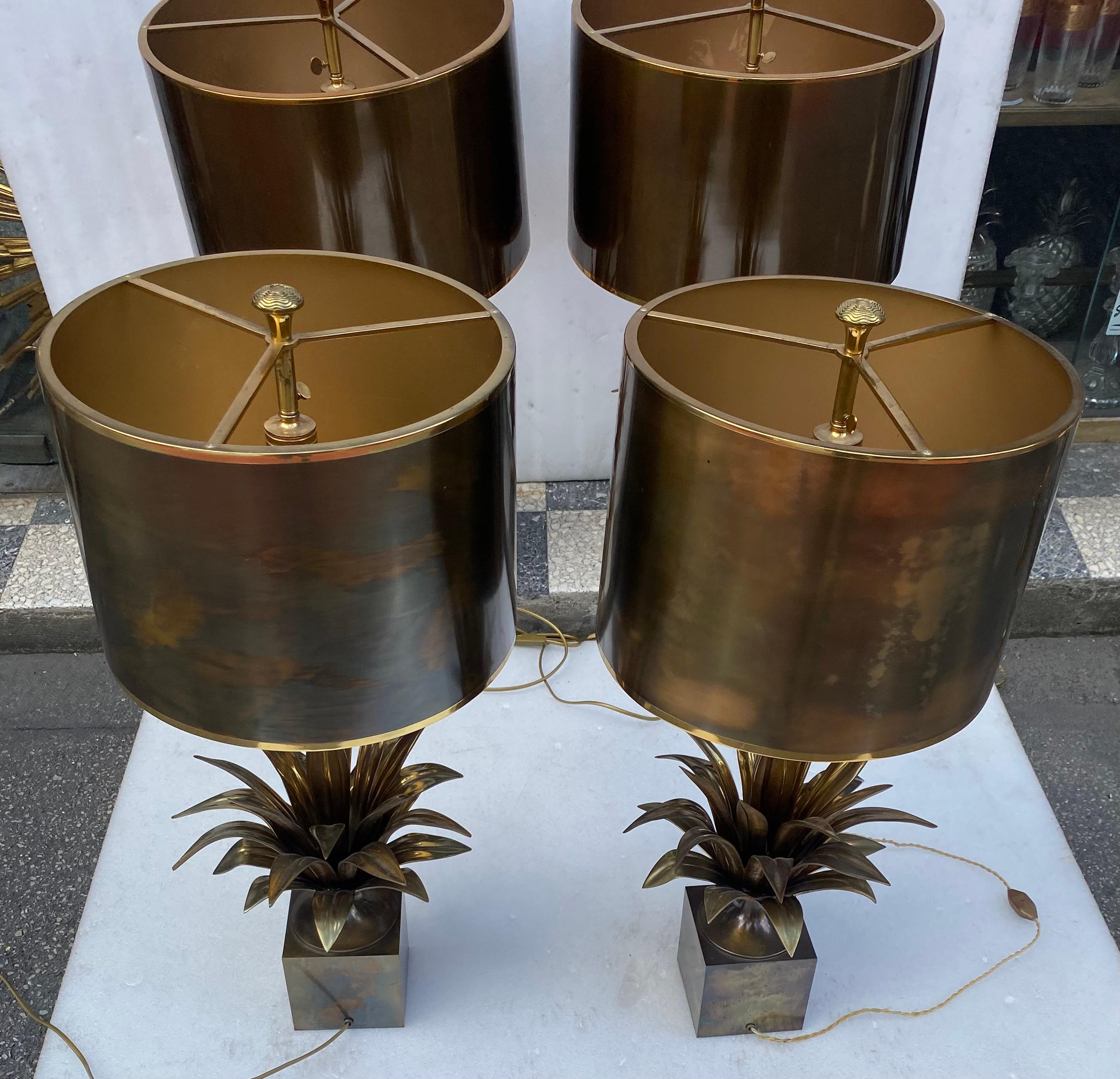 Art Déco 1970 Set di 4 lampade in bronzo con decorazioni di fiori di loto firmate Charles Charles in vendita