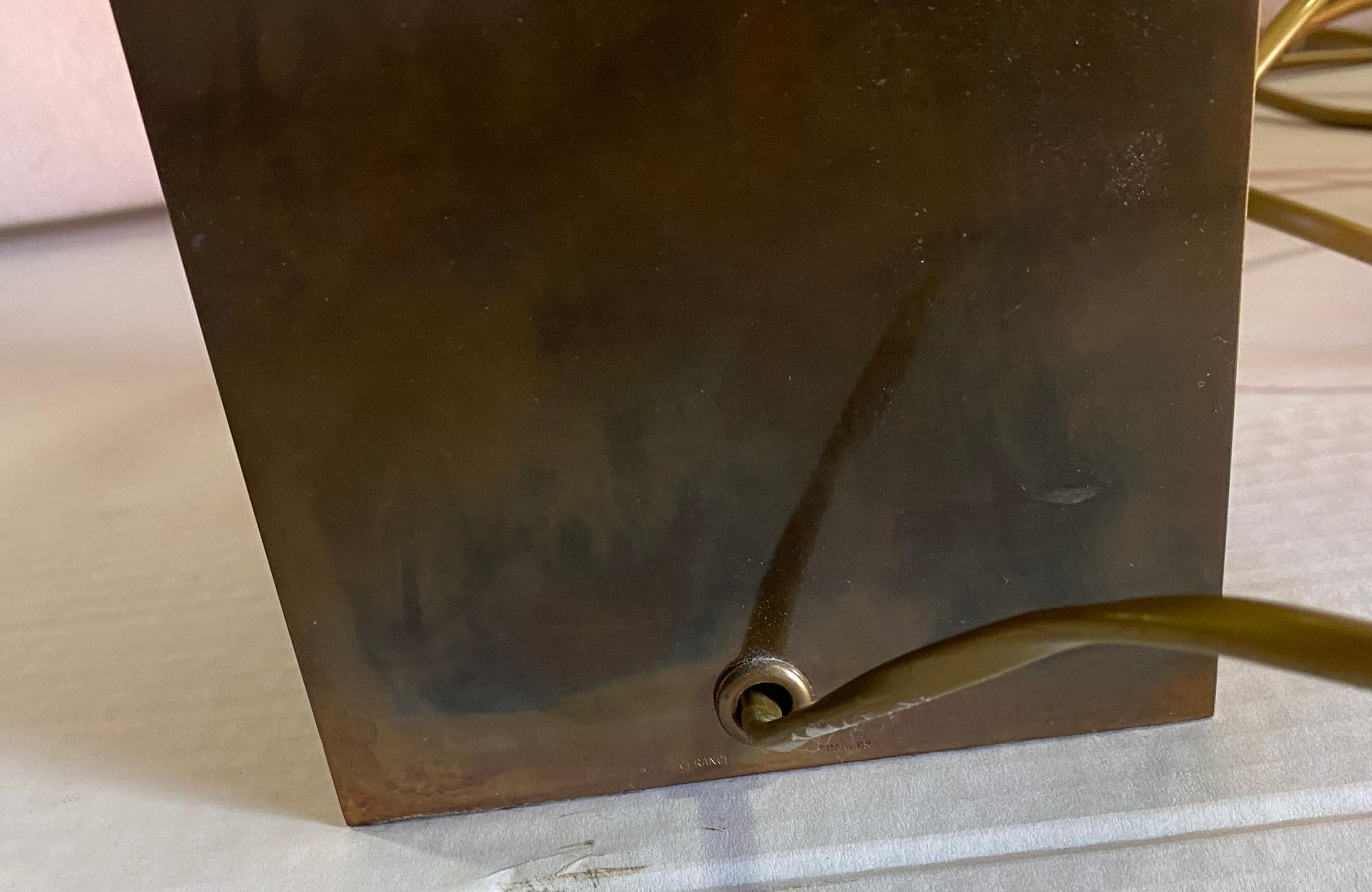 1970 Set di 4 lampade in bronzo con decorazioni di fiori di loto firmate Charles Charles In condizioni buone in vendita a Paris, FR
