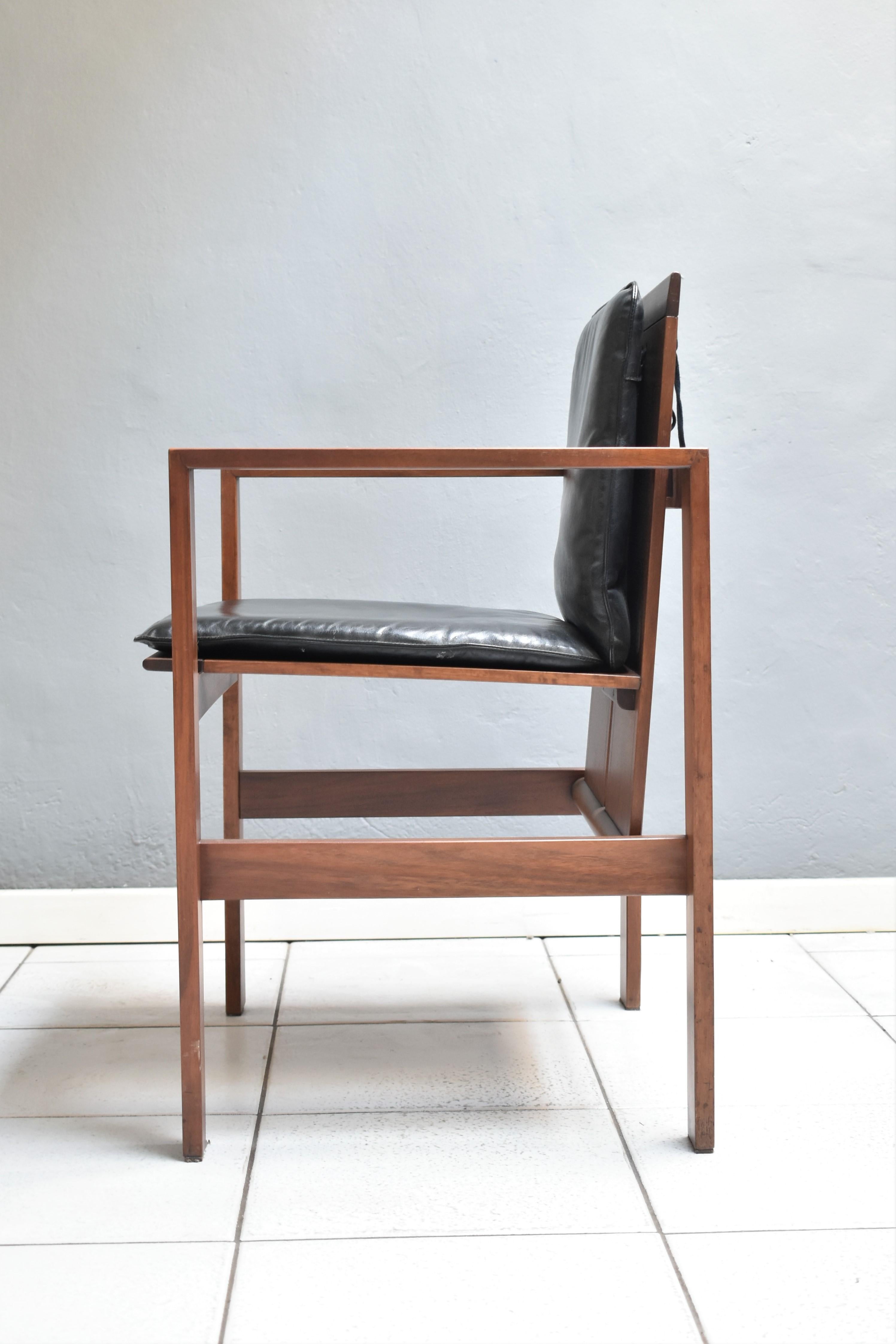 1970, Set of 4 Chairs with Armrests by Bernini, Walnut Wood and Black Leather 4