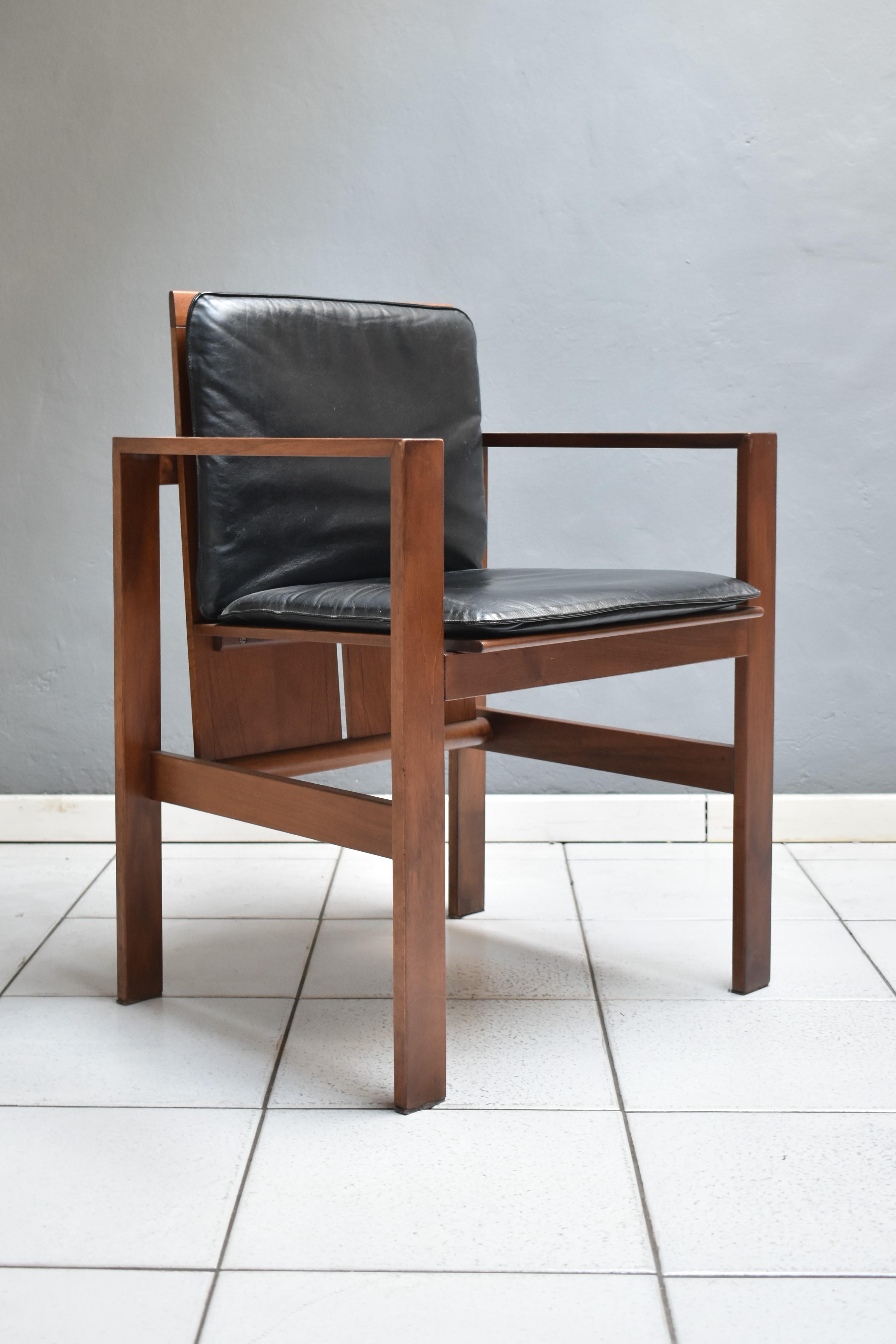 1970, Set of 4 Chairs with Armrests by Bernini, Walnut Wood and Black Leather 5