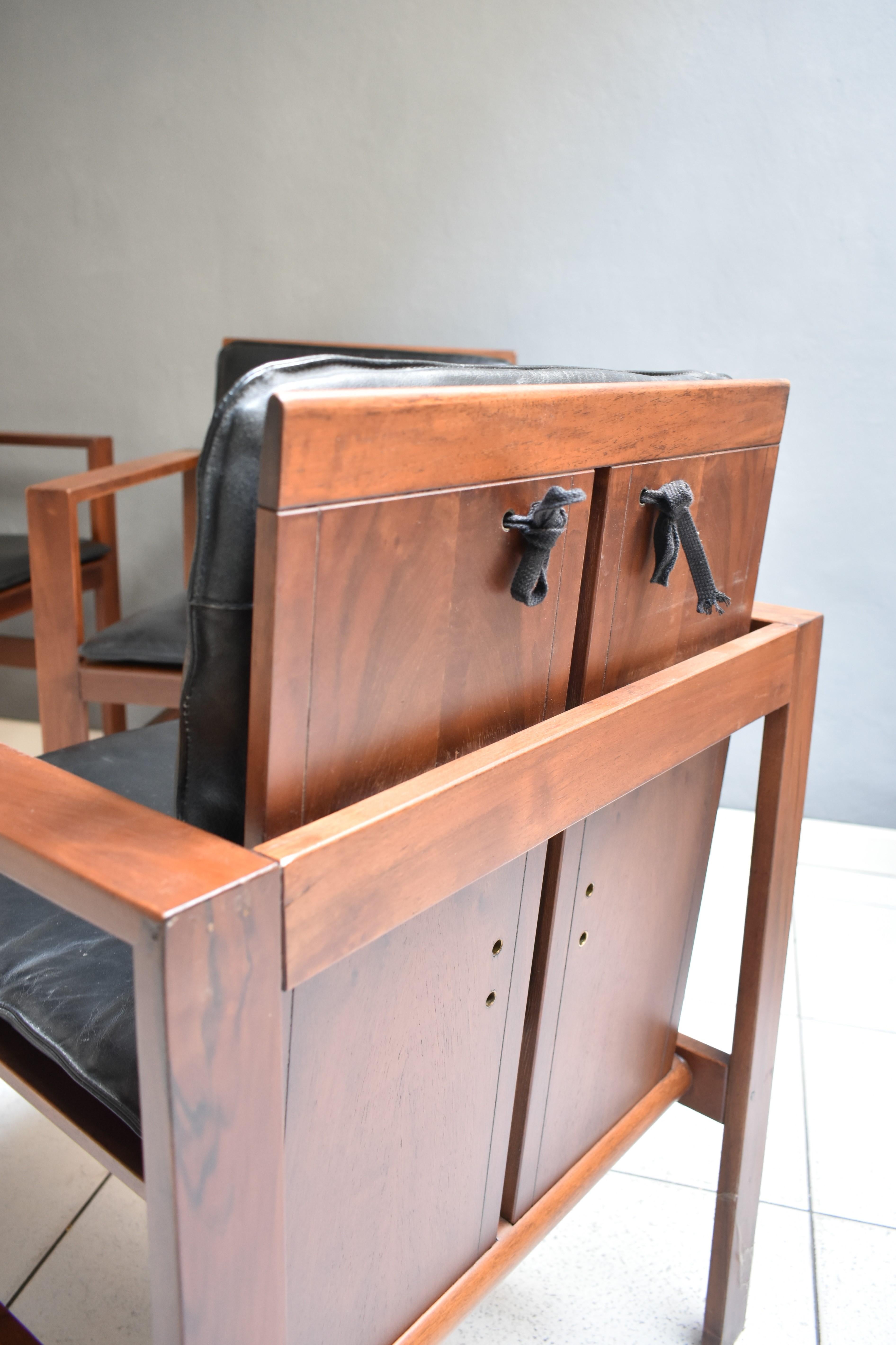 1970, Set of 4 Chairs with Armrests by Bernini, Walnut Wood and Black Leather 8