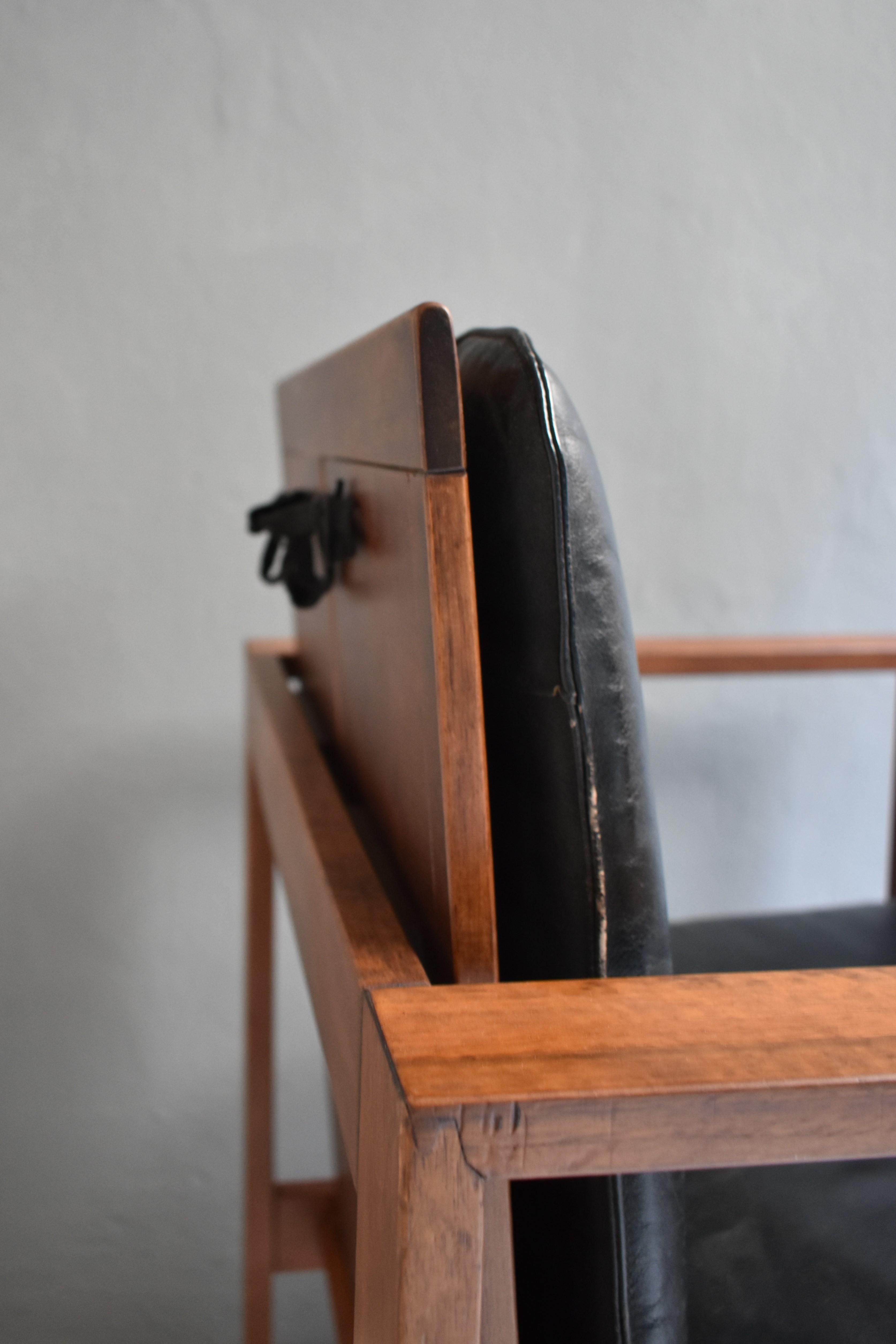 1970, Set of 4 Chairs with Armrests by Bernini, Walnut Wood and Black Leather 10