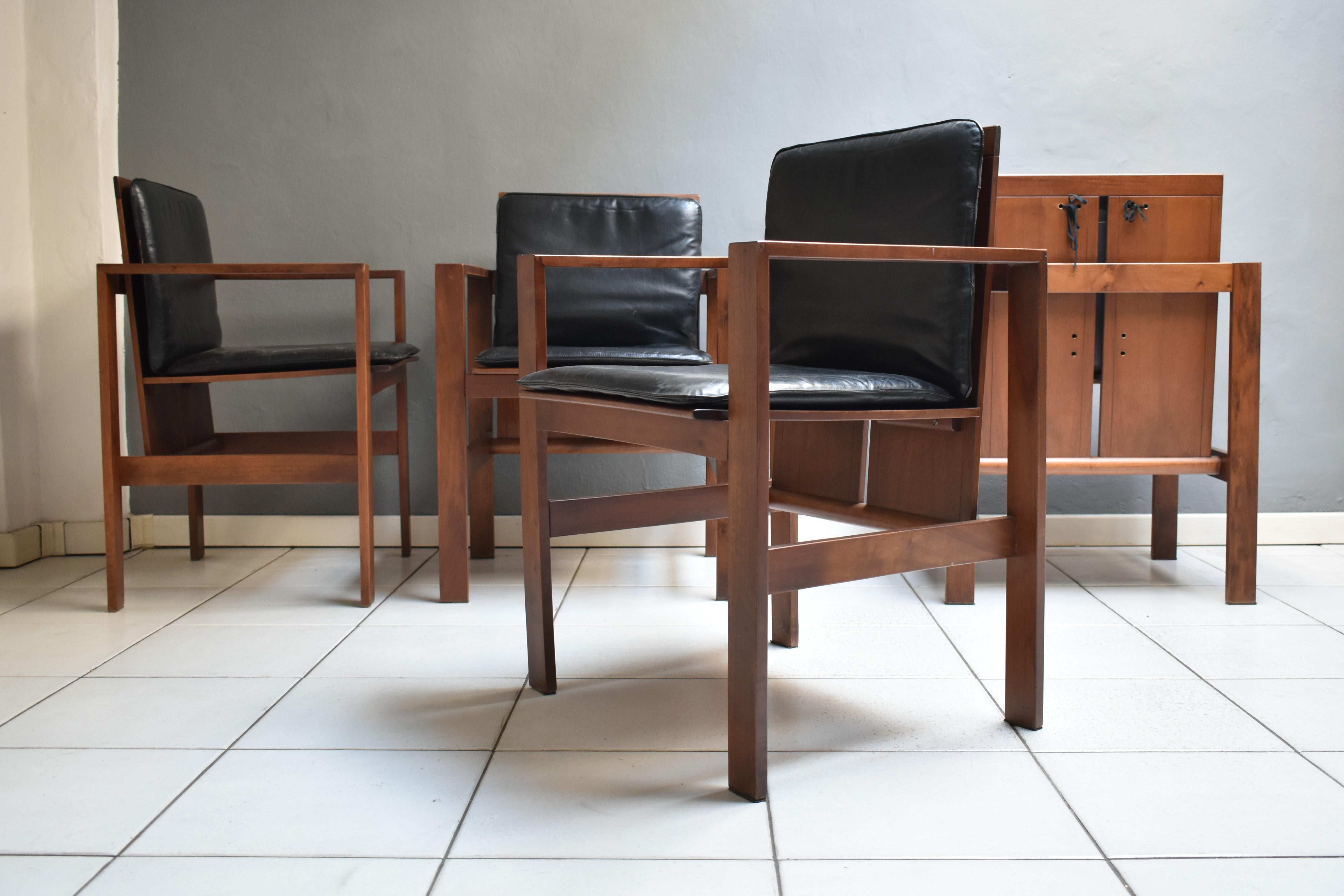 Mid-Century Modern 1970, Set of 4 Chairs with Armrests by Bernini, Walnut Wood and Black Leather