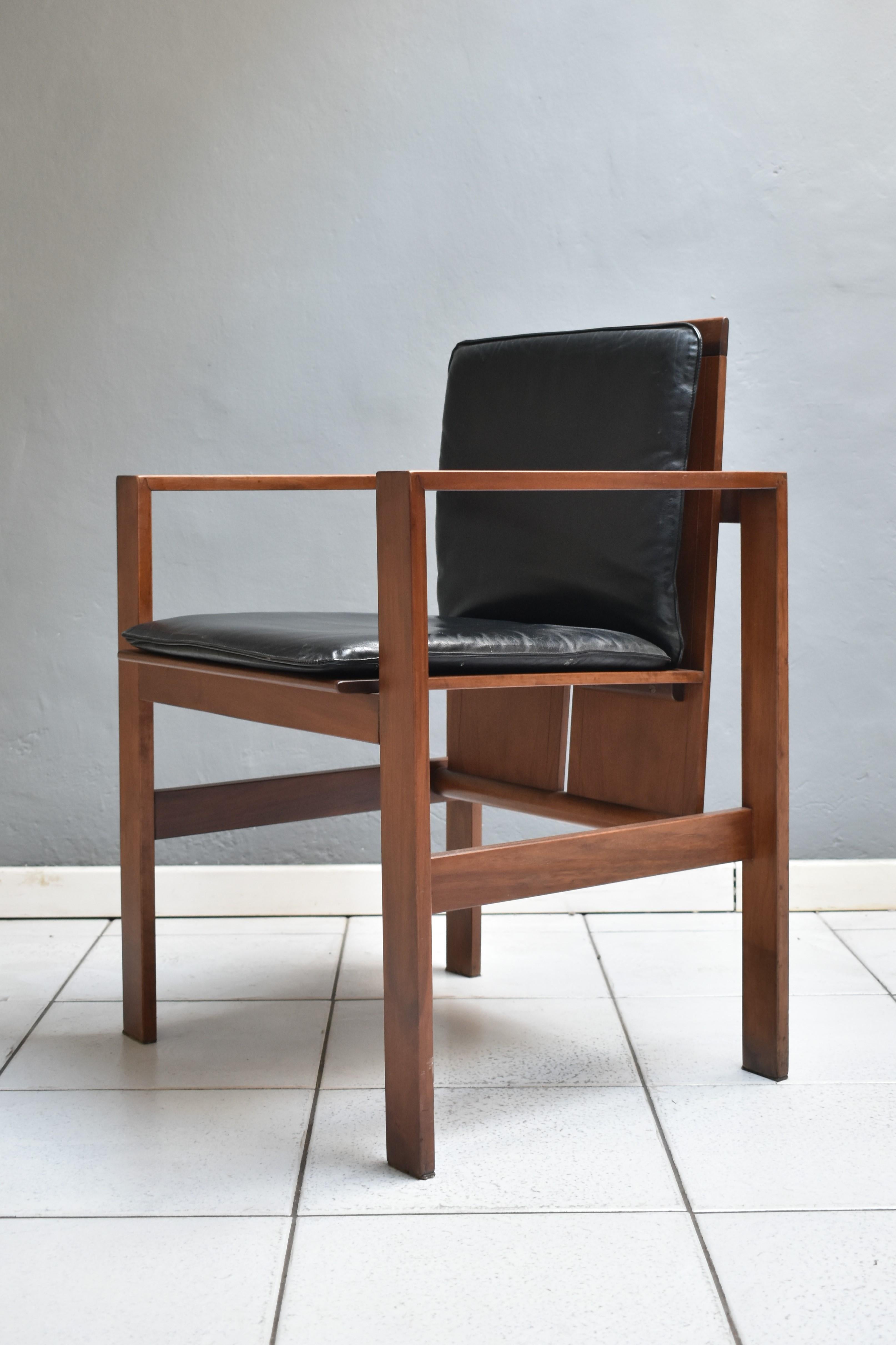 Italian 1970, Set of 4 Chairs with Armrests by Bernini, Walnut Wood and Black Leather