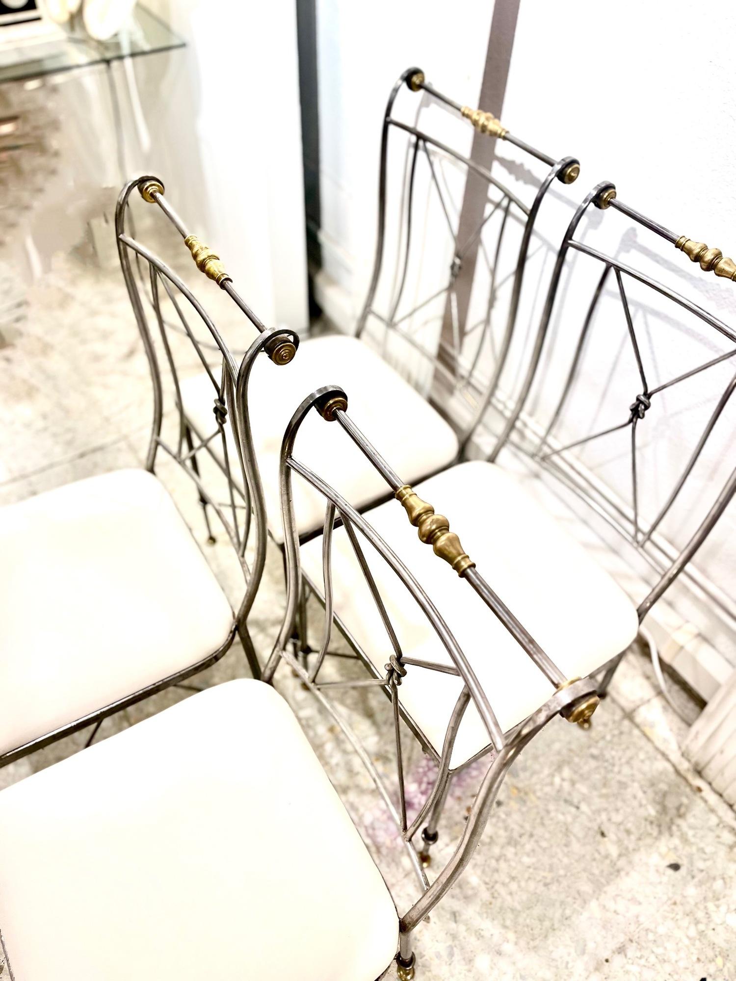 1970 Ensemble de quatre chaises néoclassiques en métal et laiton signées A. Orlandi en vente 11