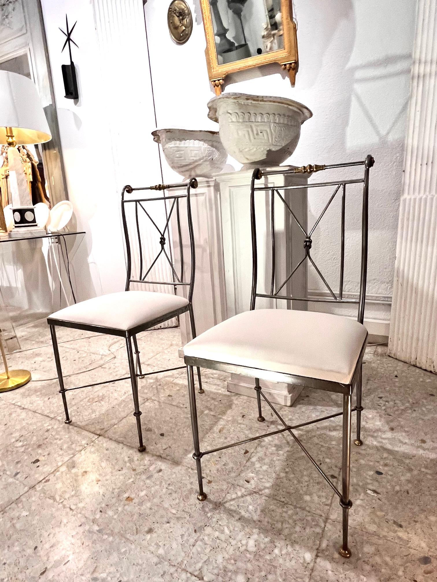 Néo-classique 1970 Ensemble de quatre chaises néoclassiques en métal et laiton signées A. Orlandi en vente